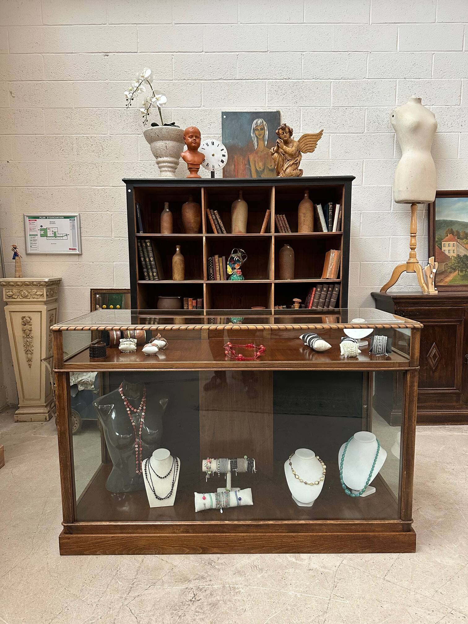 Early 20th century display counter