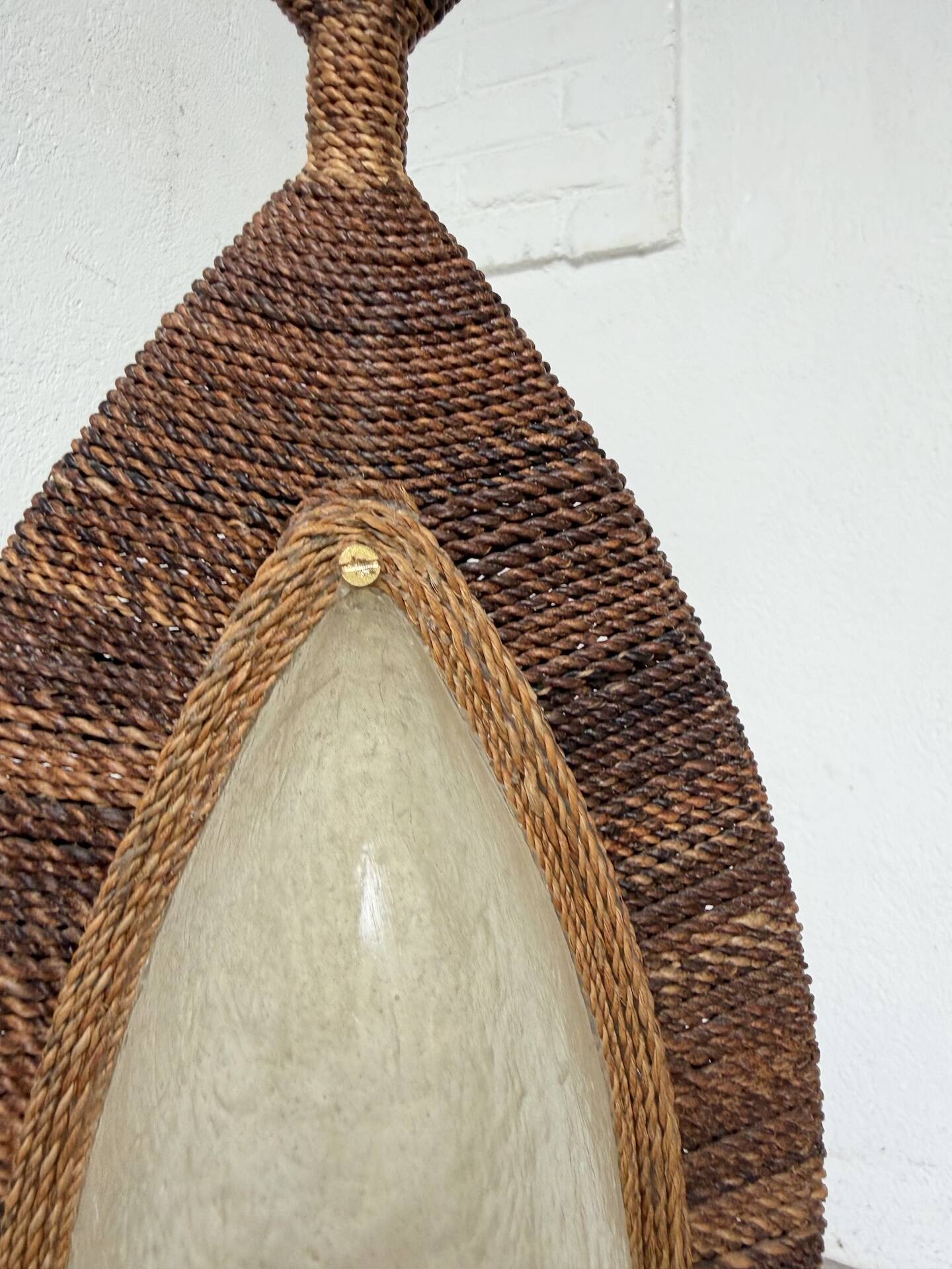 Lampadaire bronze et corde 1970