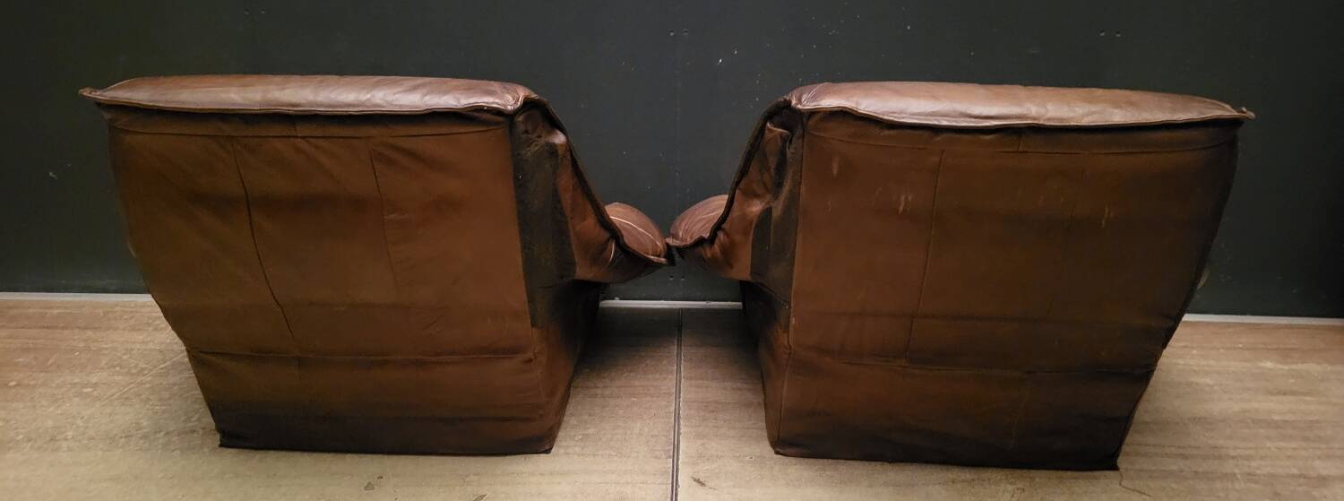 Pair of Vintage Brutalist armchairs from the 60s in leather and solid oak