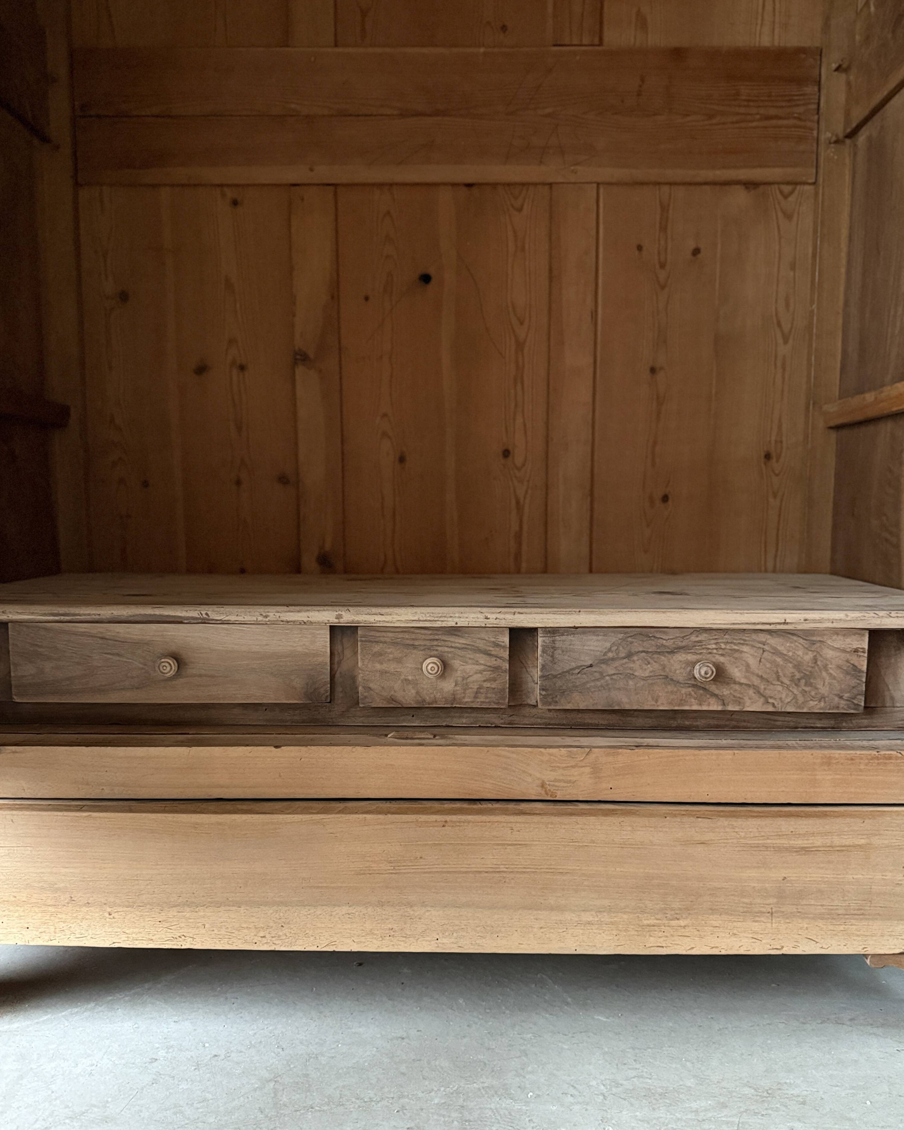 Large wedding wardrobe (renovated)