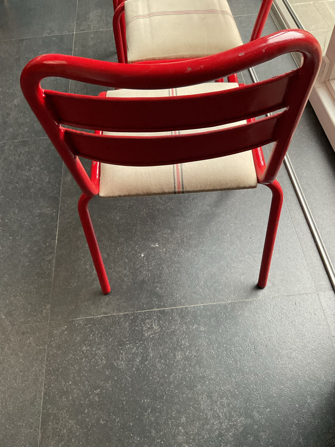 Lot de chaises en métal industriel