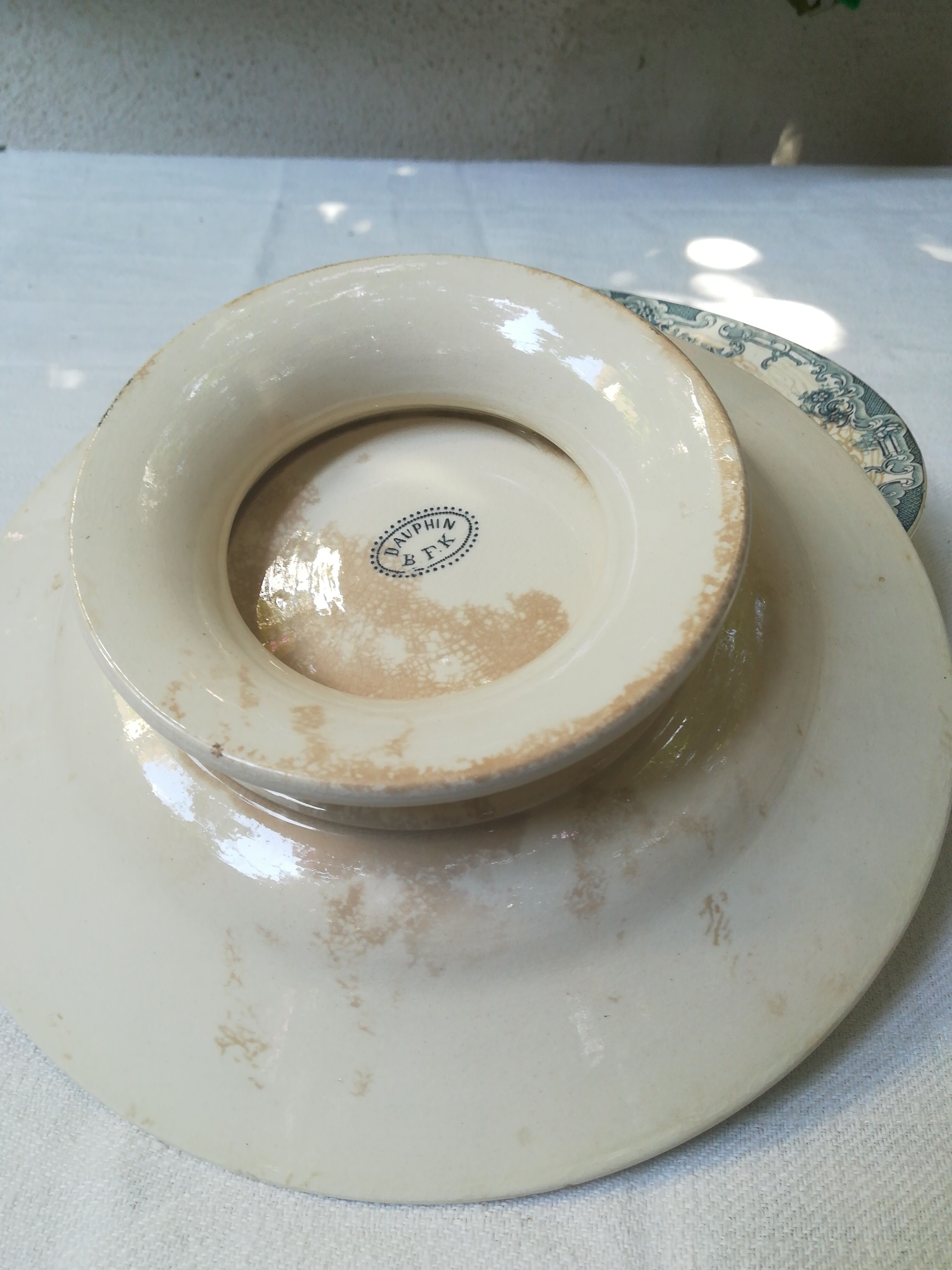 Iron earthenware plates