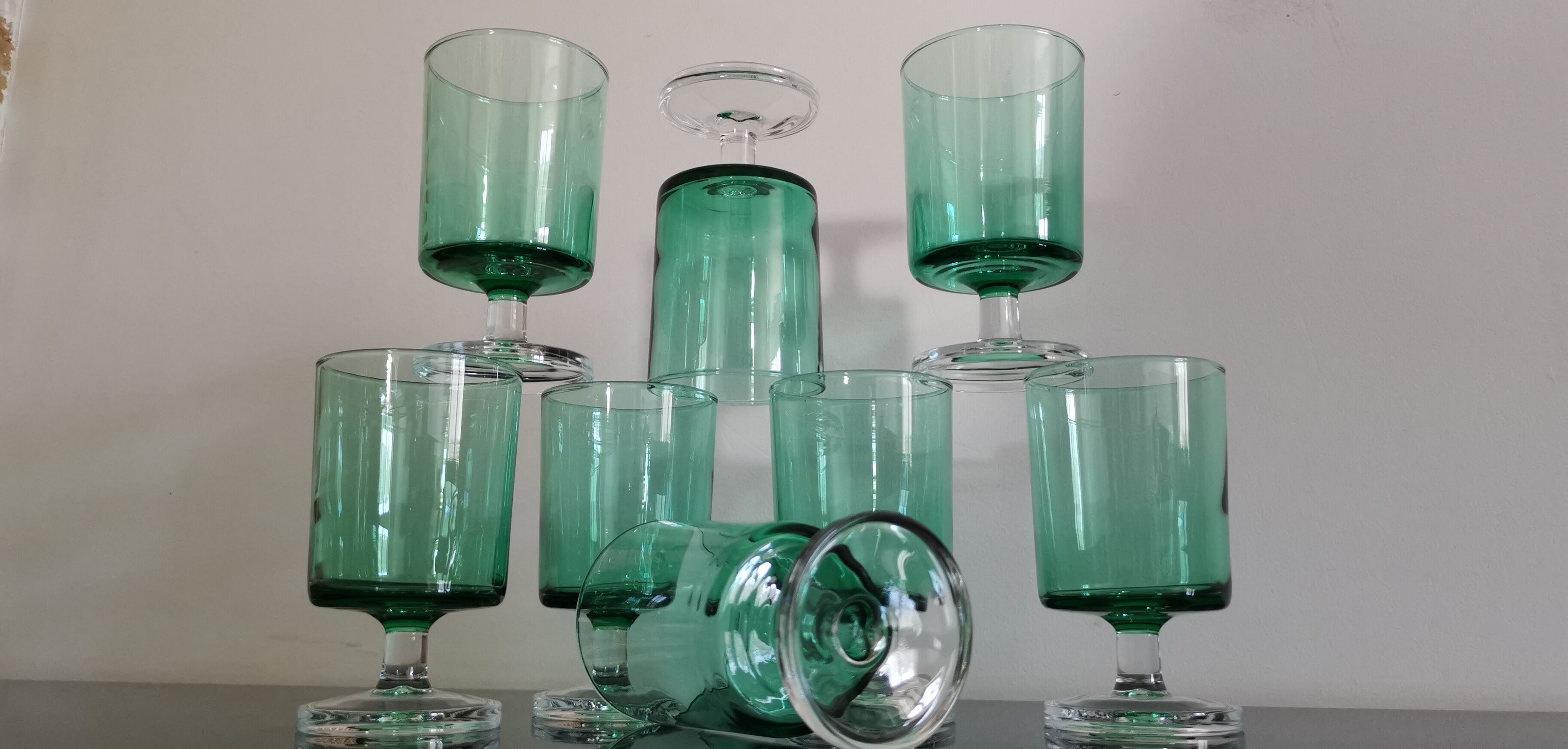 Set of 8 vintage emerald green cavalier luminarc wine glasses