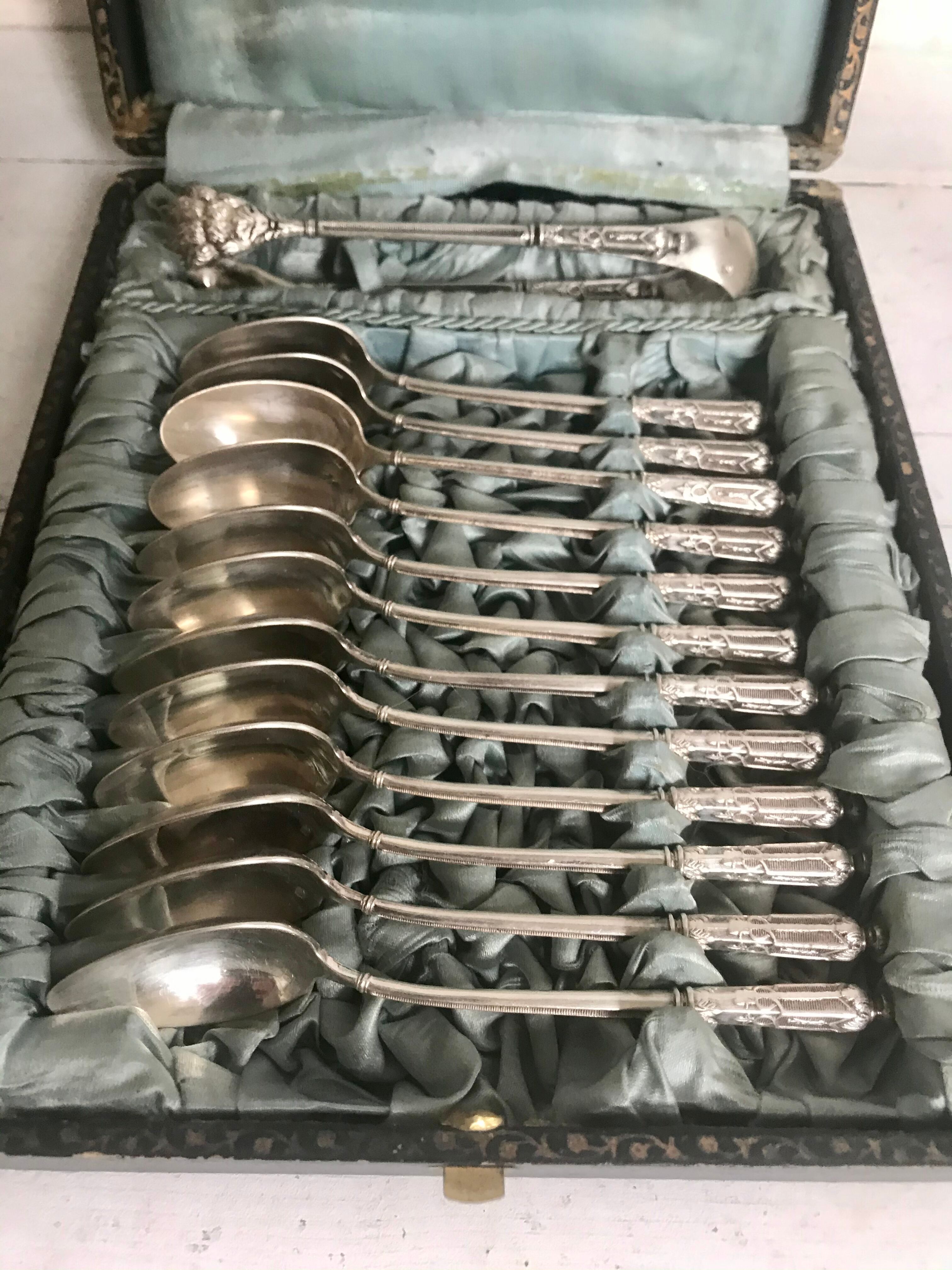 12 teaspoons silver metal