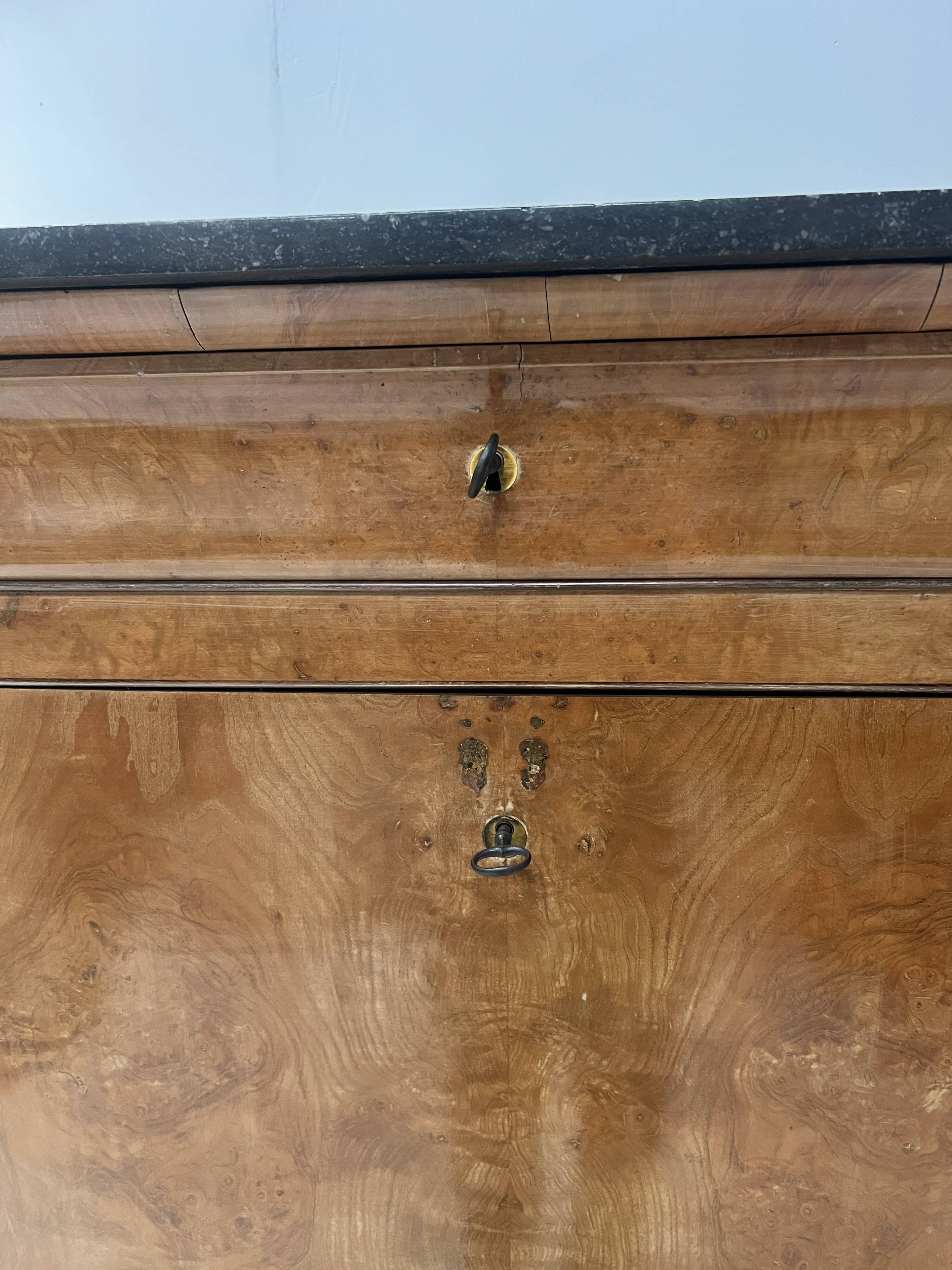 Louis Philippe secretary in light walnut briar, 19th century.
