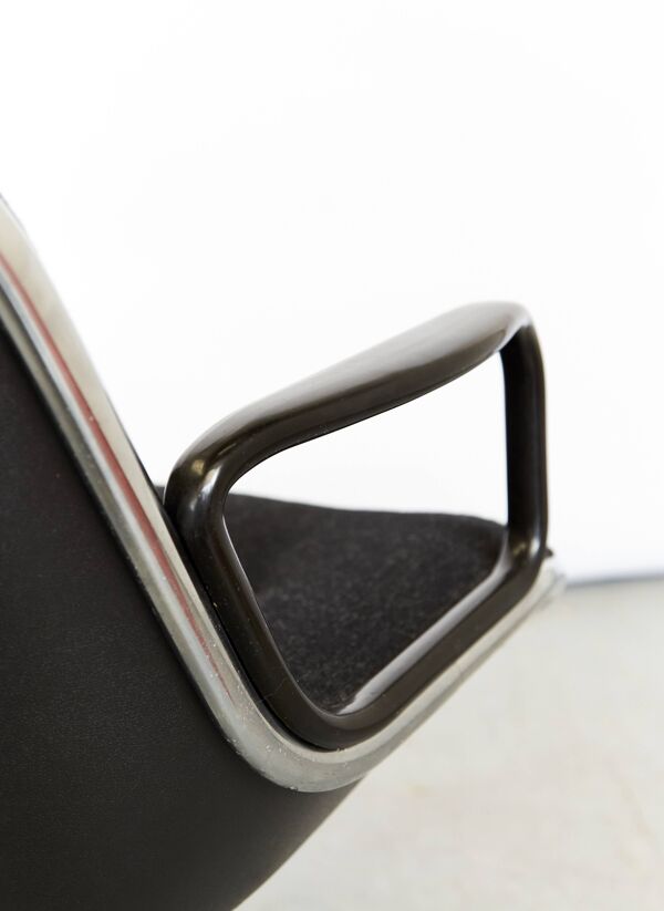 Charles Pollock, « Executive chair » de Knoll International