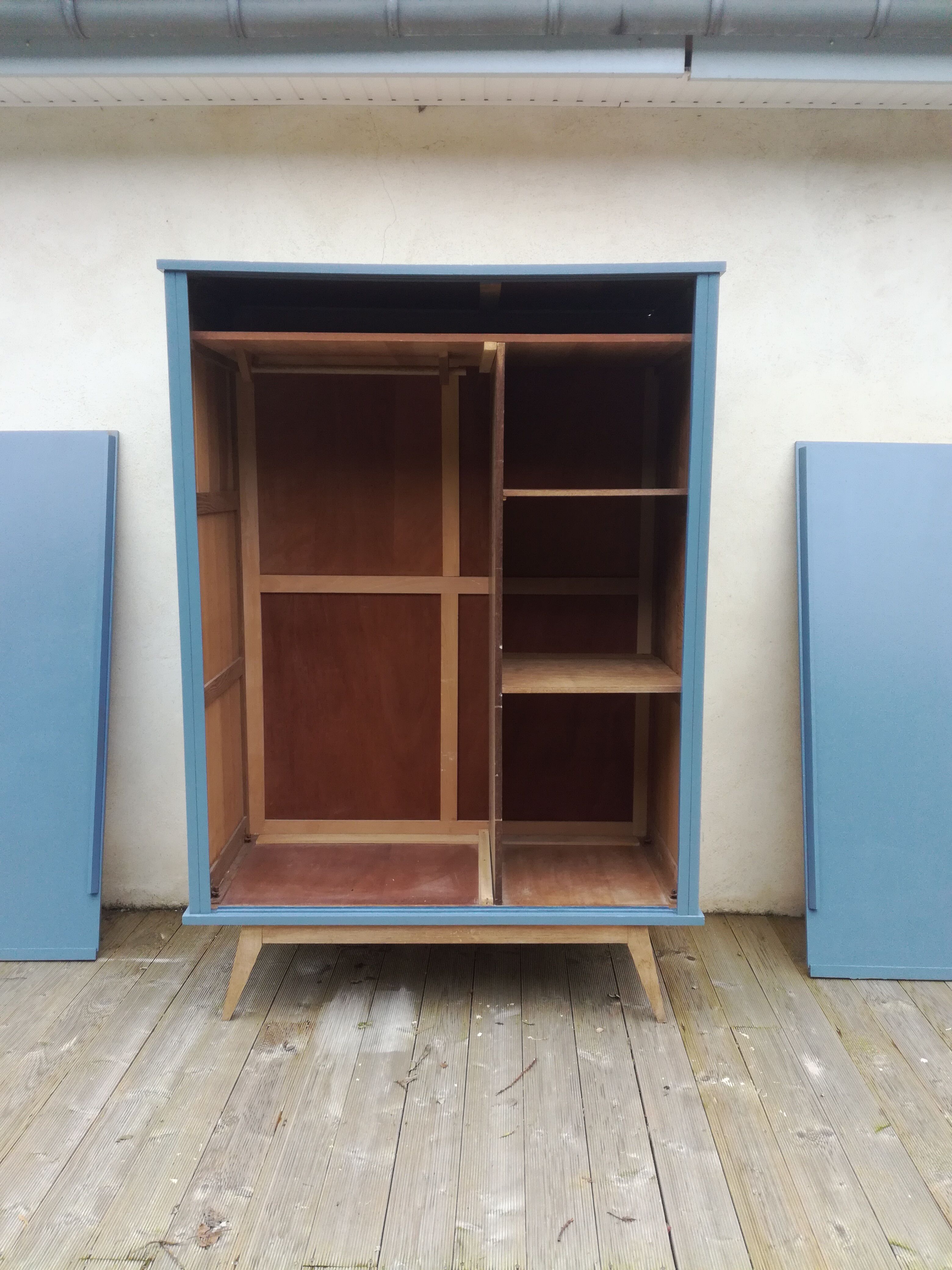 Compass foot wardrobe