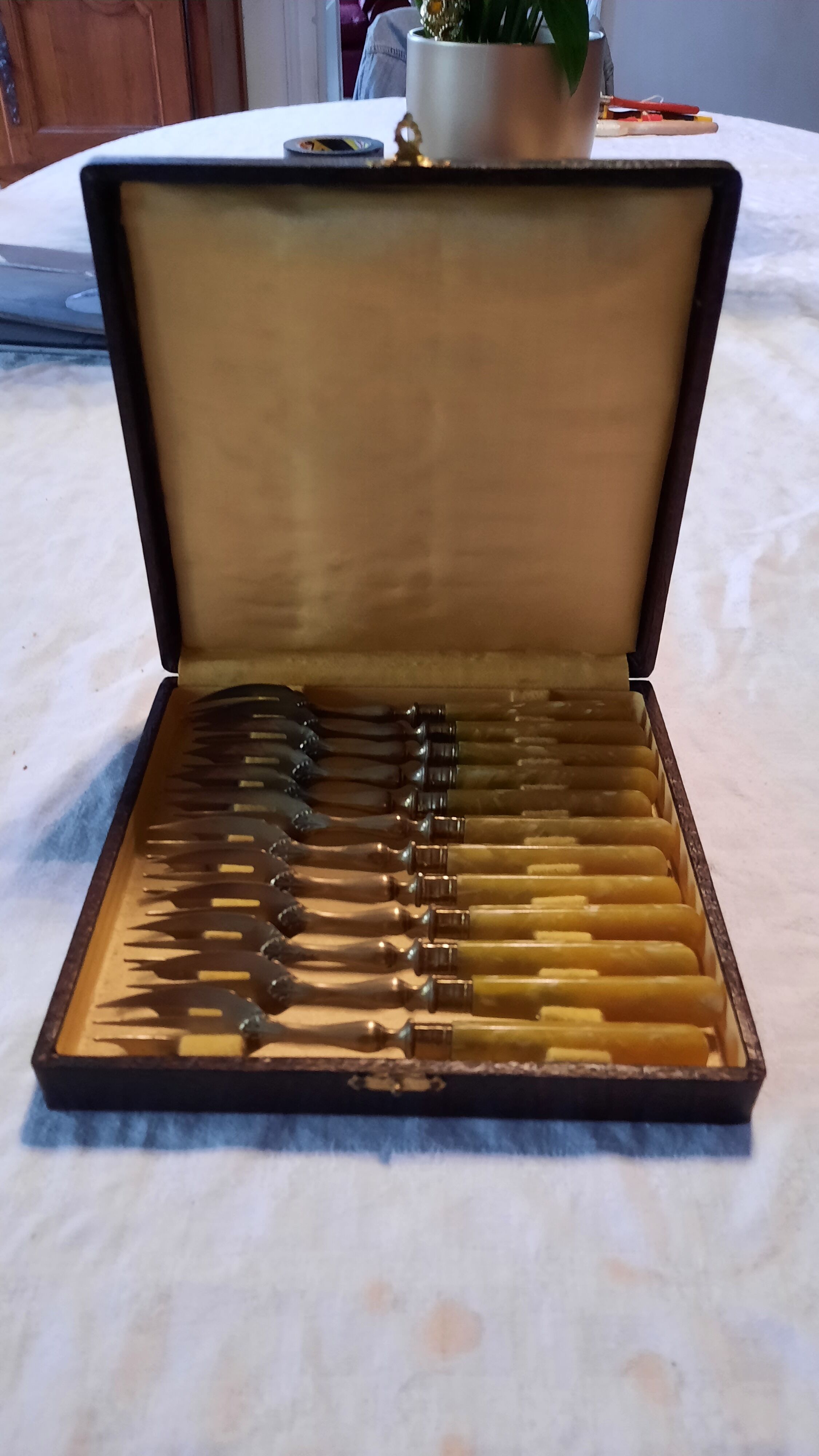 Box of 12 dessert forks