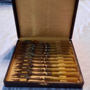 Box of 12 dessert forks