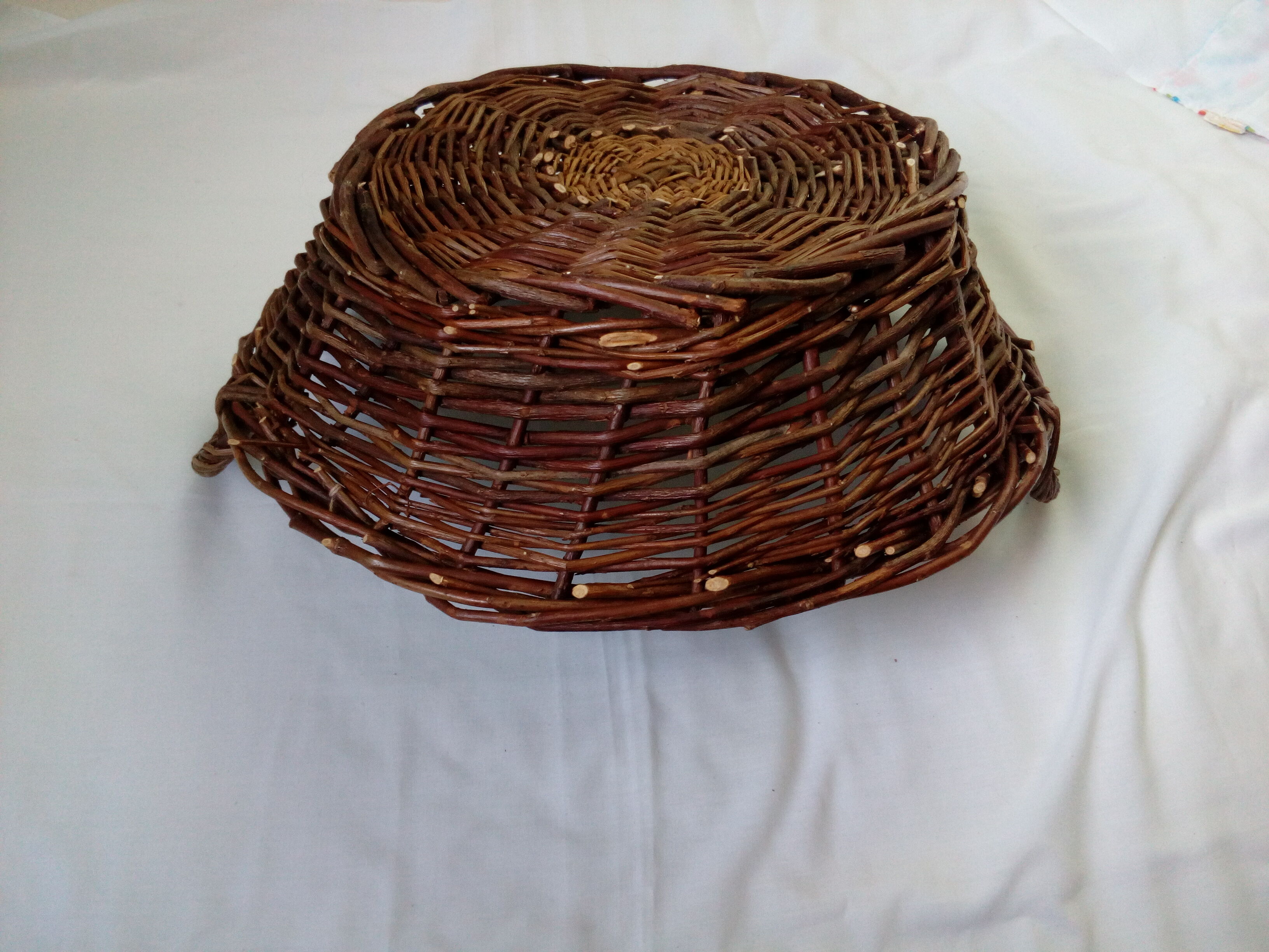 Wicker fruit basket with handles