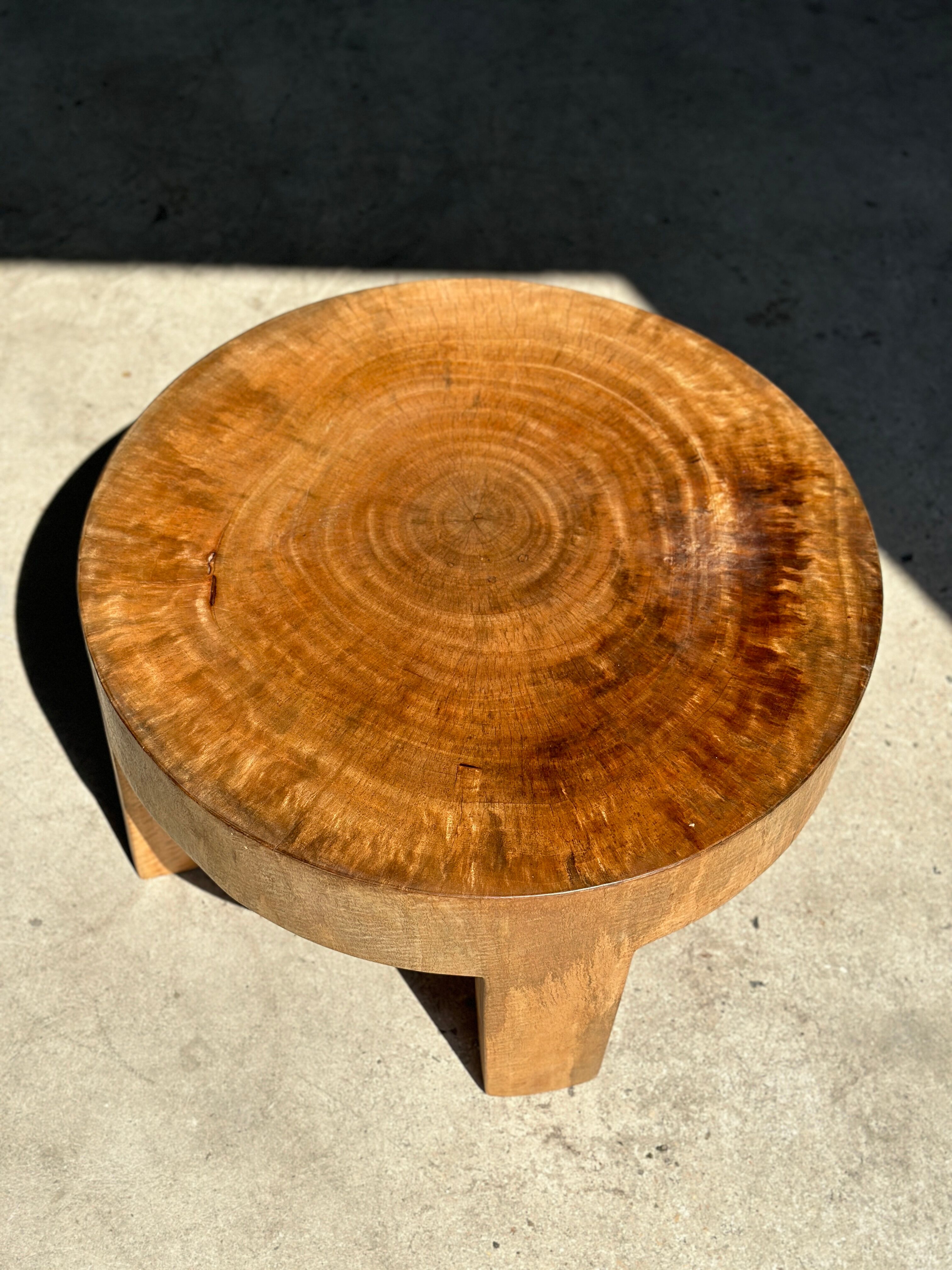 Quadripod coffee table in solid wood monoxyl natural color (dark)