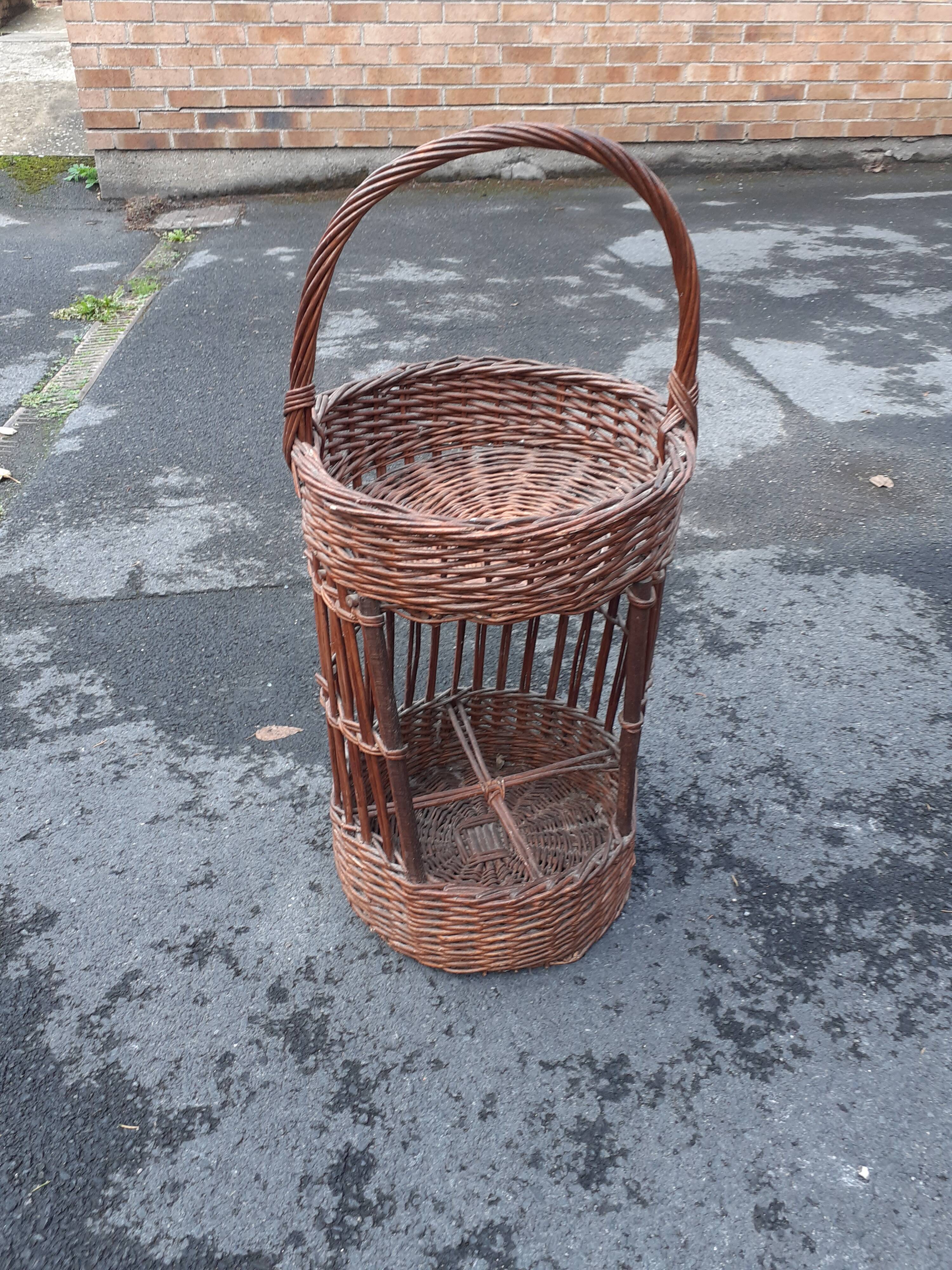 Rattan bar