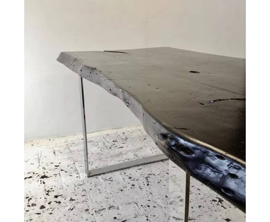Table Brutaliste