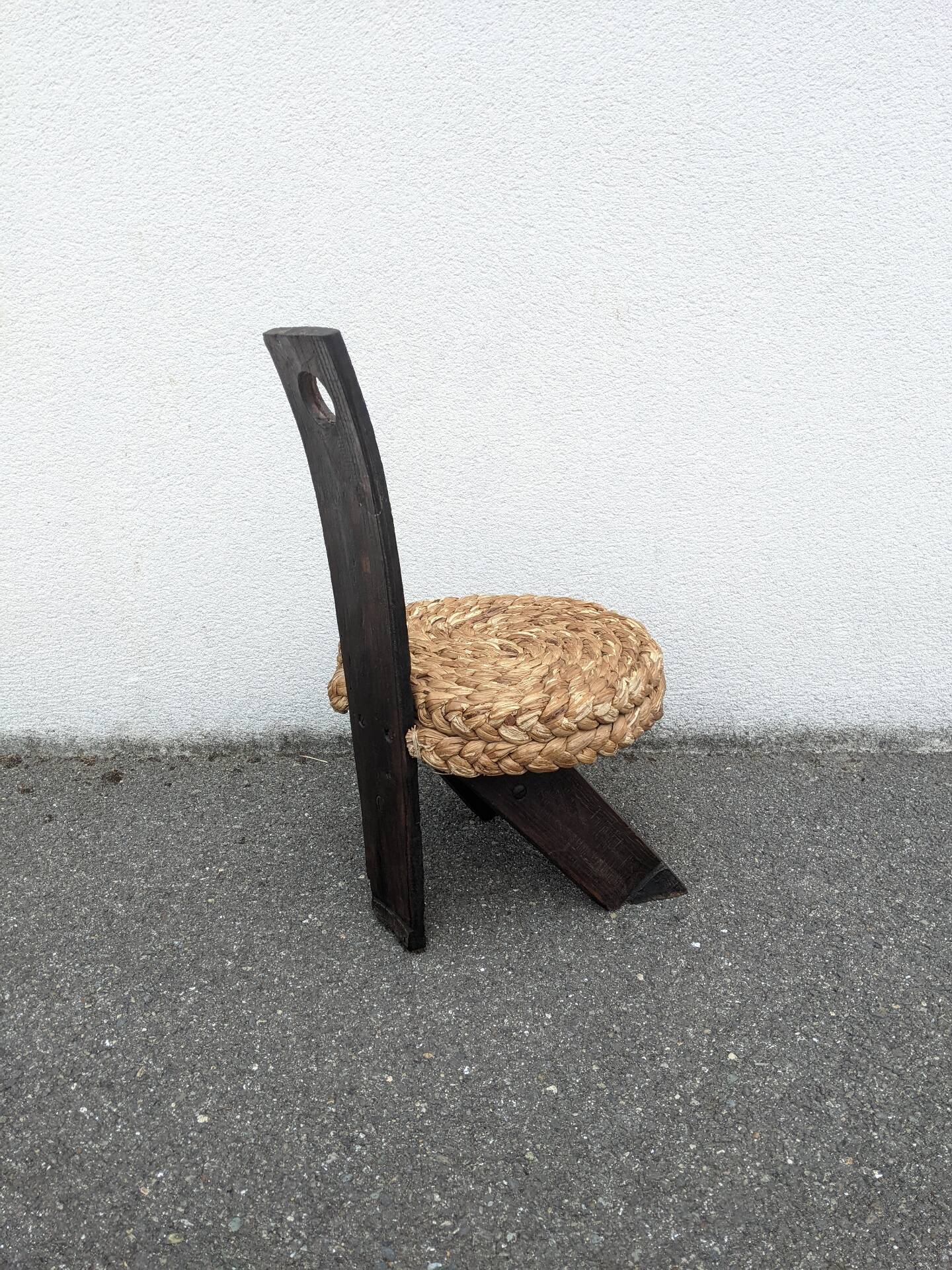 Chaise de cheminée tripode Audoux Minet brutaliste