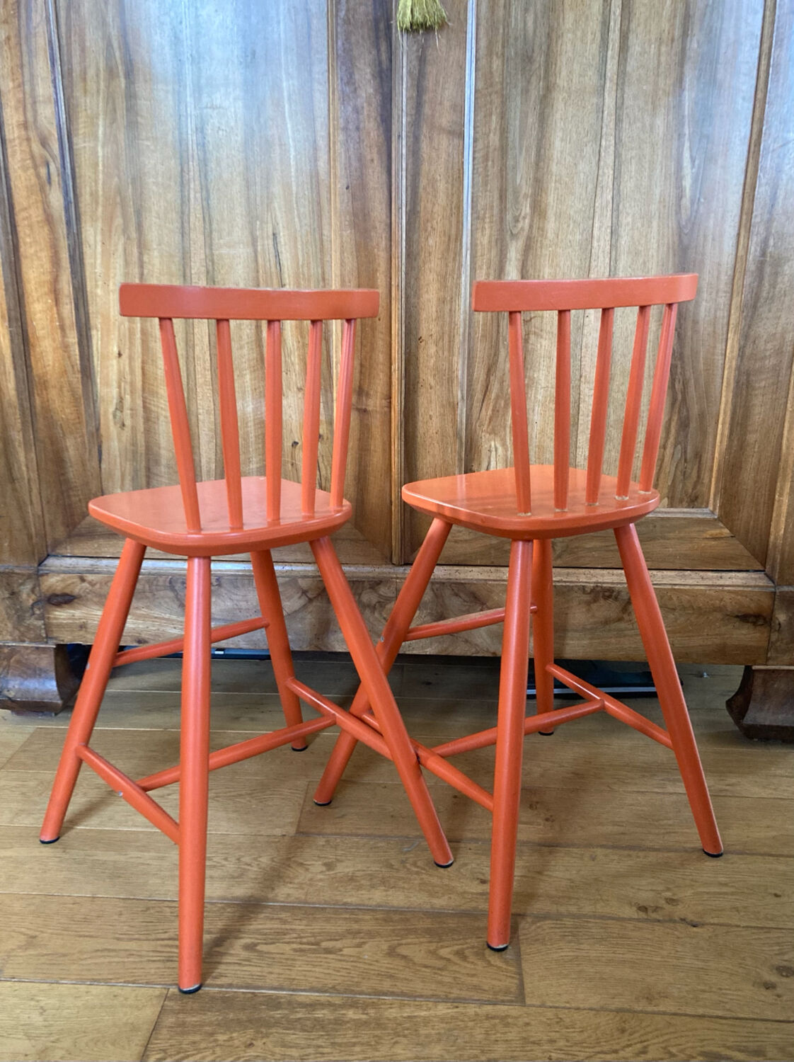 Vintage solid wood high chairs in Western style for children.