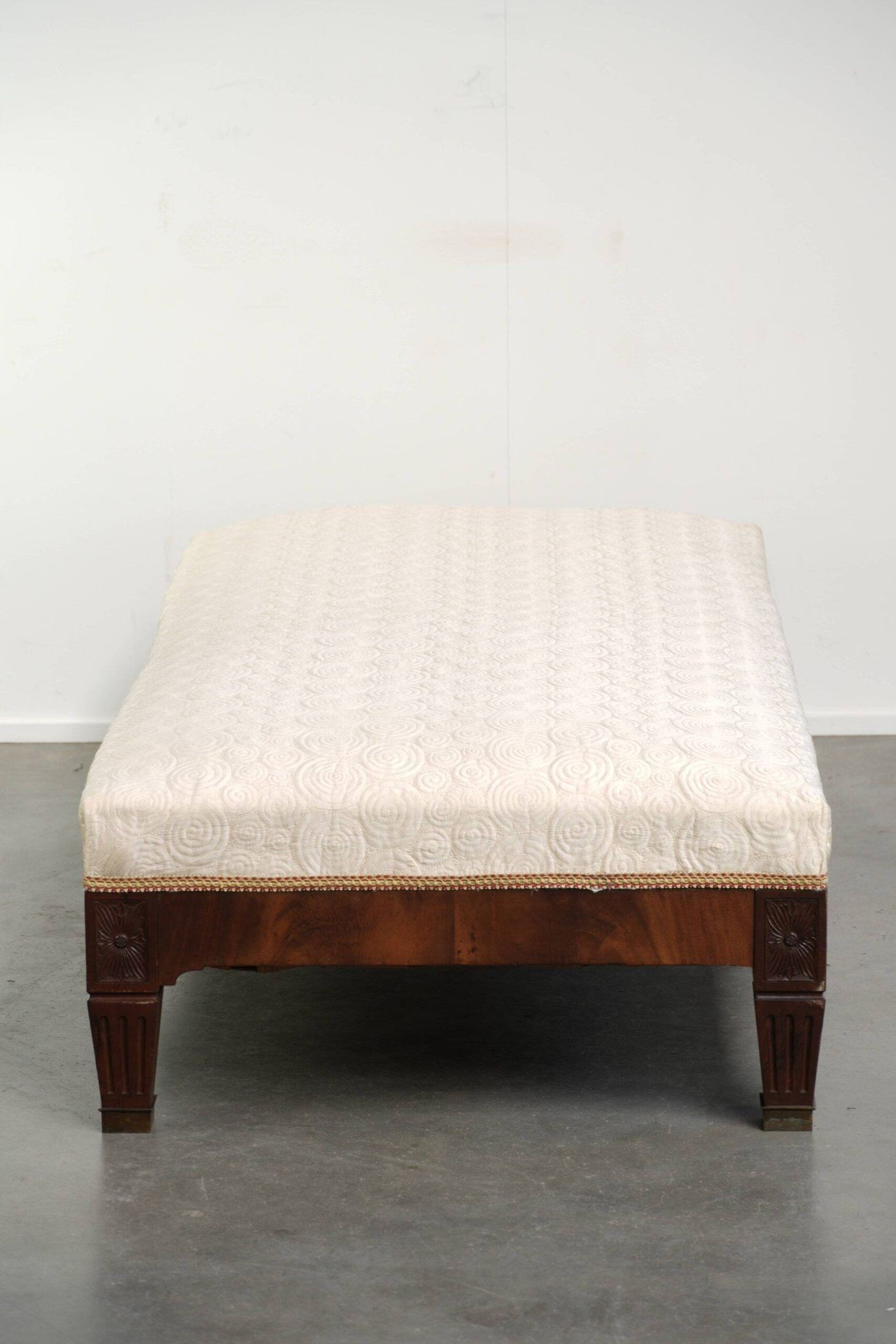 Antique French sofa from the 19th century in Empire style with a silk seat