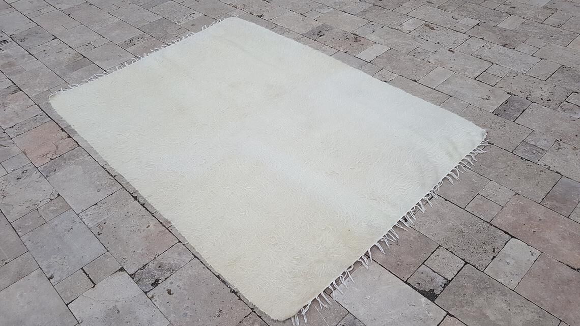 Kilim white carpet 130 x 180 cm