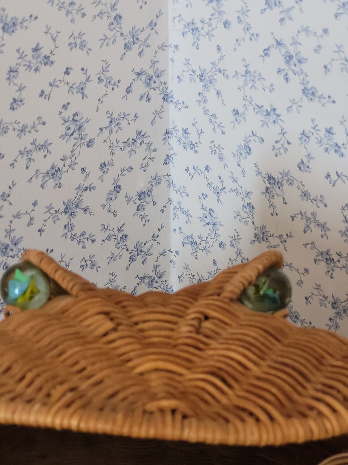 Iconic magazine holder 1970