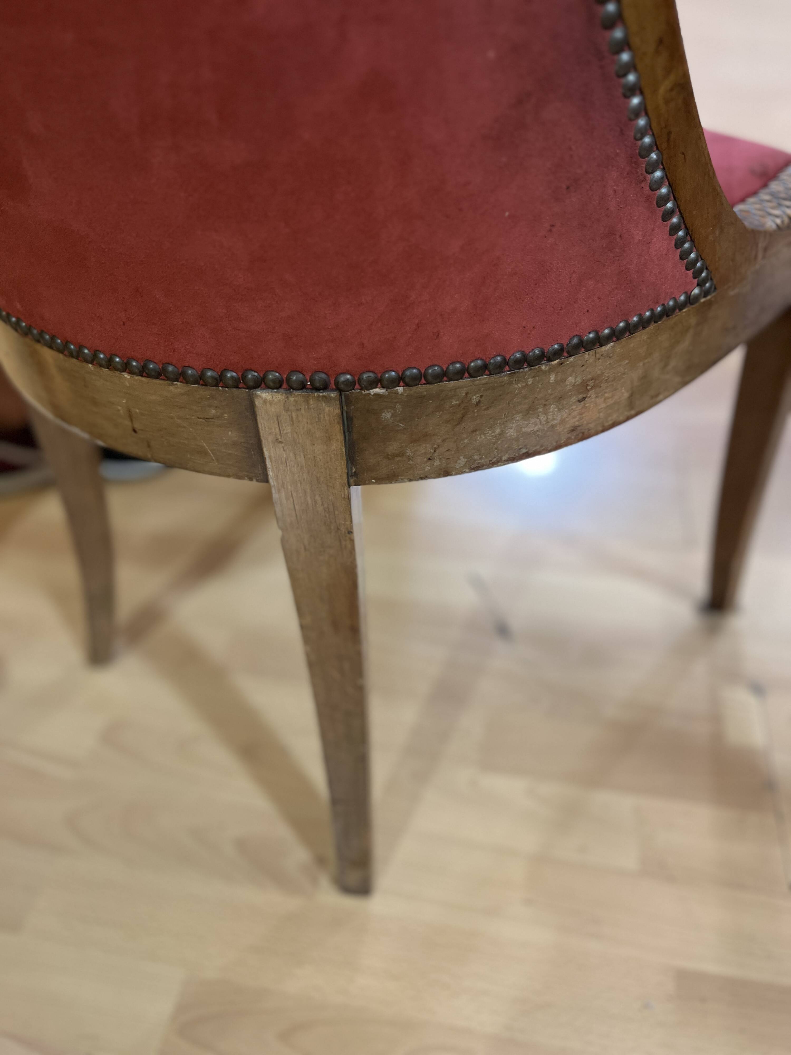 Suite de 6 chaises gondole style Empire en velours rouge