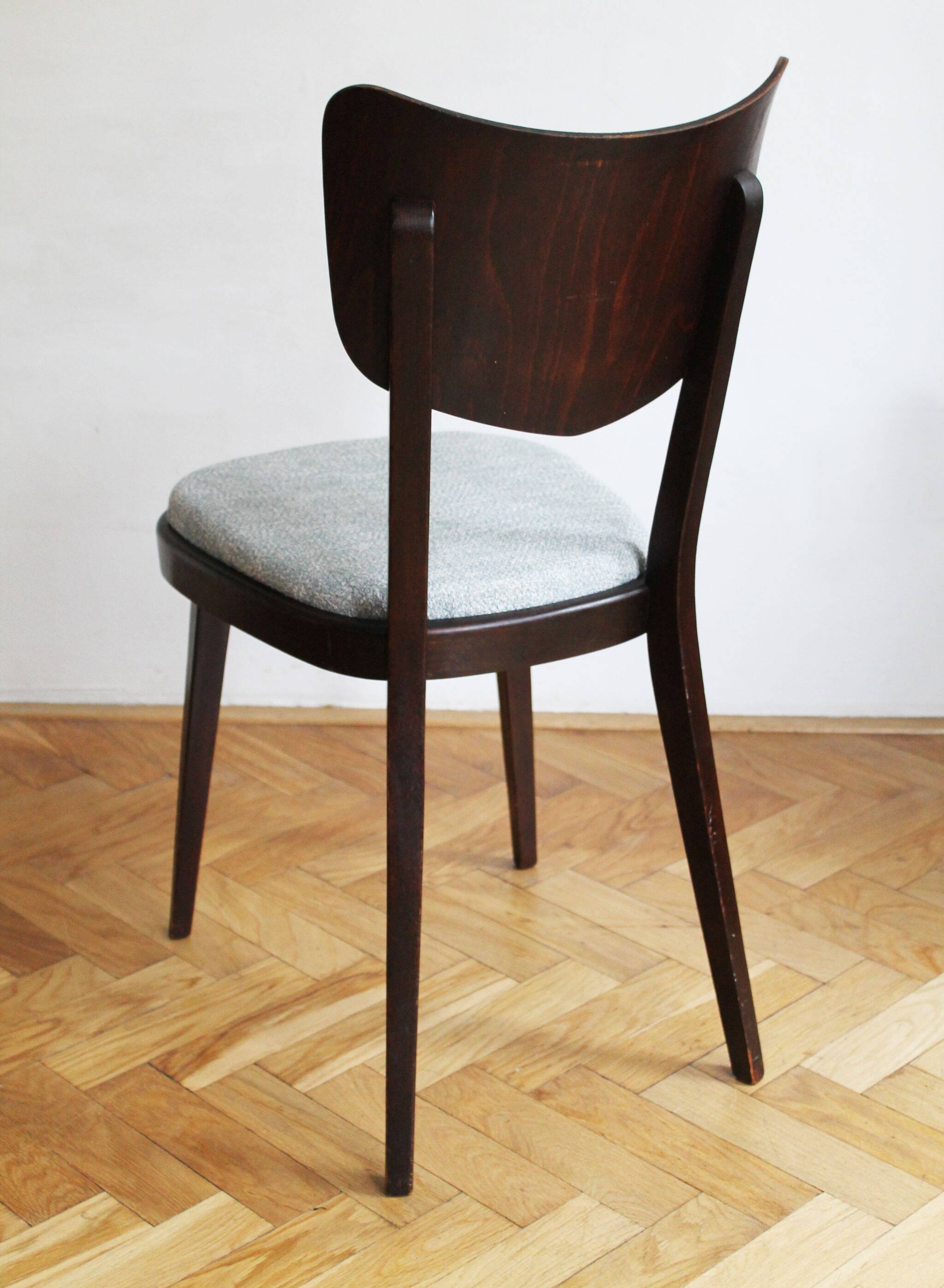 Ensemble de quatre chaises de salle à manger du milieu du siècle des années 1960 par TON