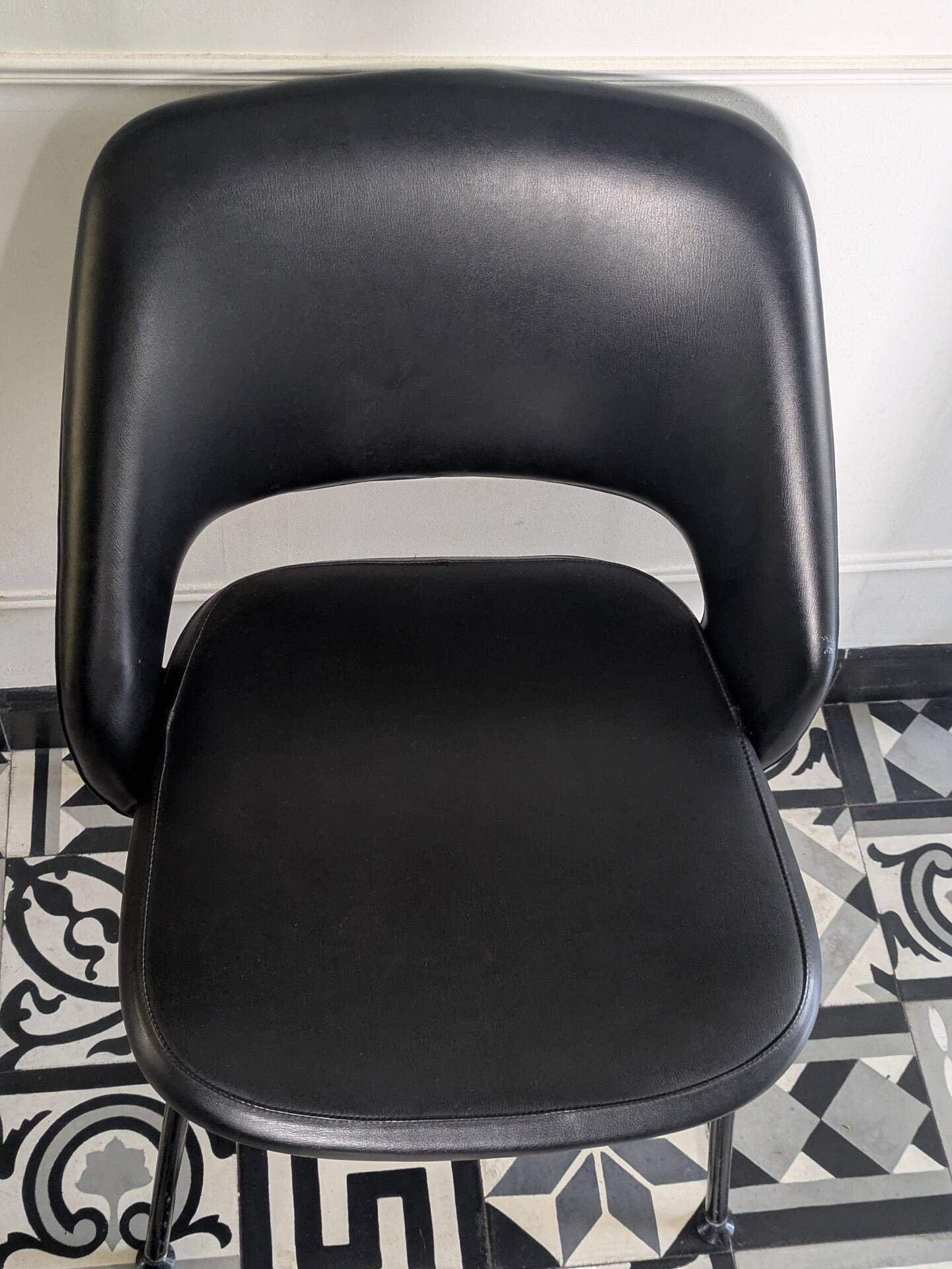 Pair of vintage 1970s armchairs/chairs in Italian Saarinen style.