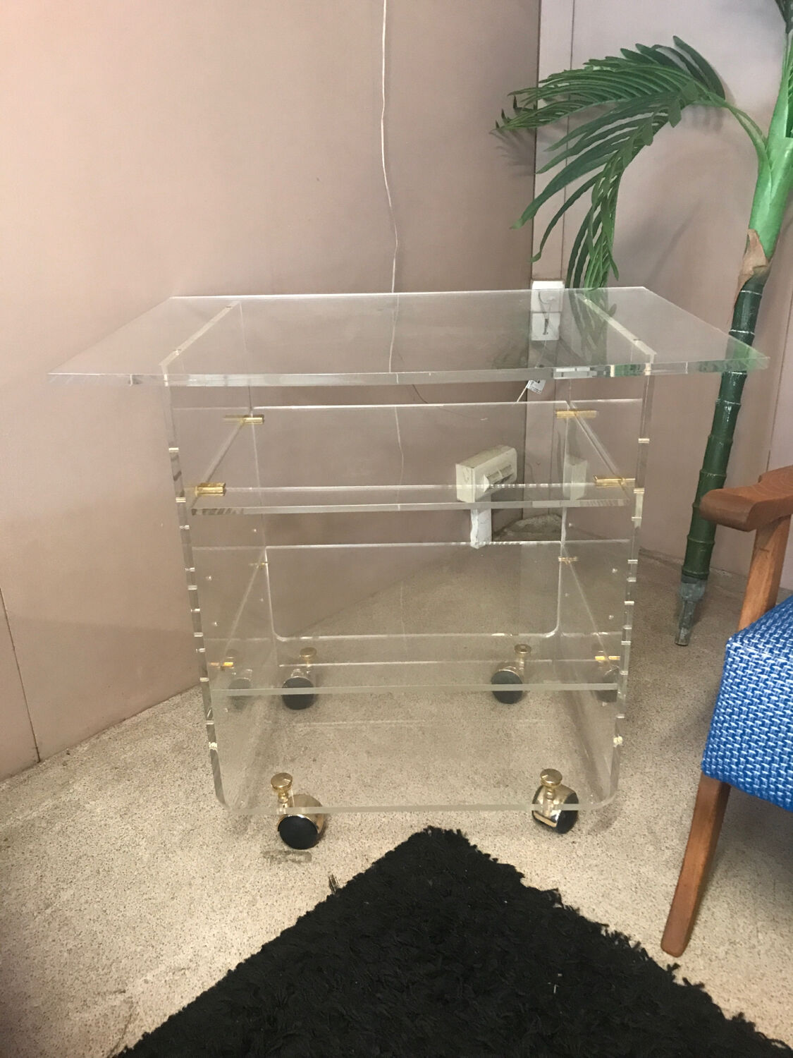 Vintage side table in plexiglass, design by David Lange.