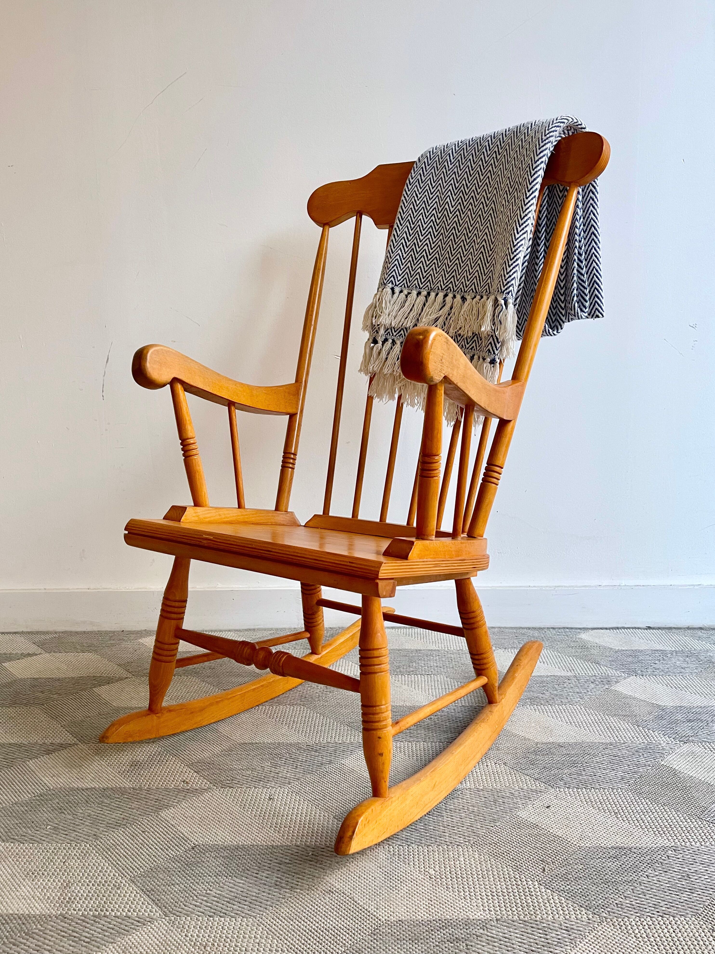 Rocking-chair en bois vintage