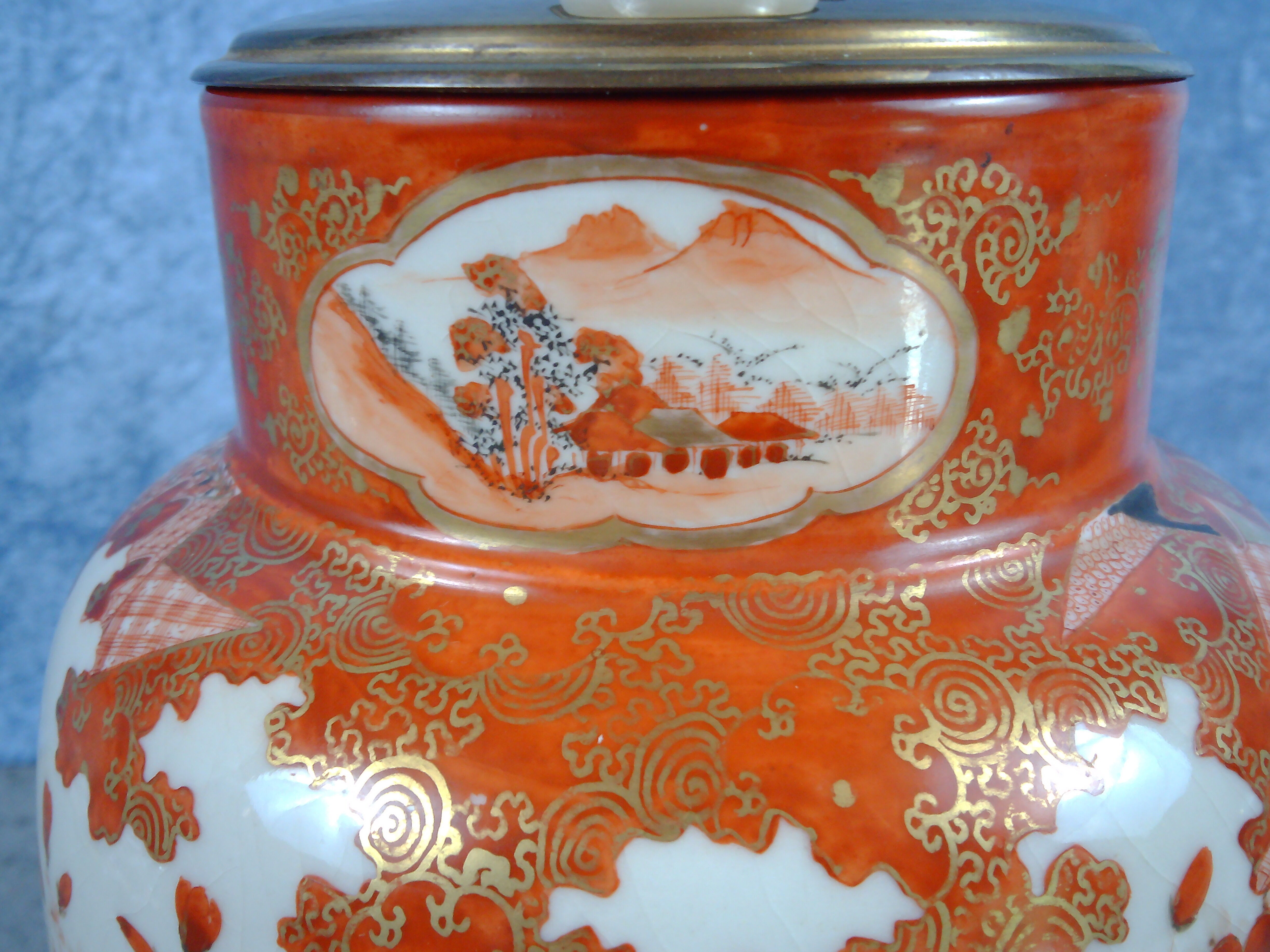 Japanese Kutani tablelamps made from porcelain vases from Meiji period (1868-1912). A pair.