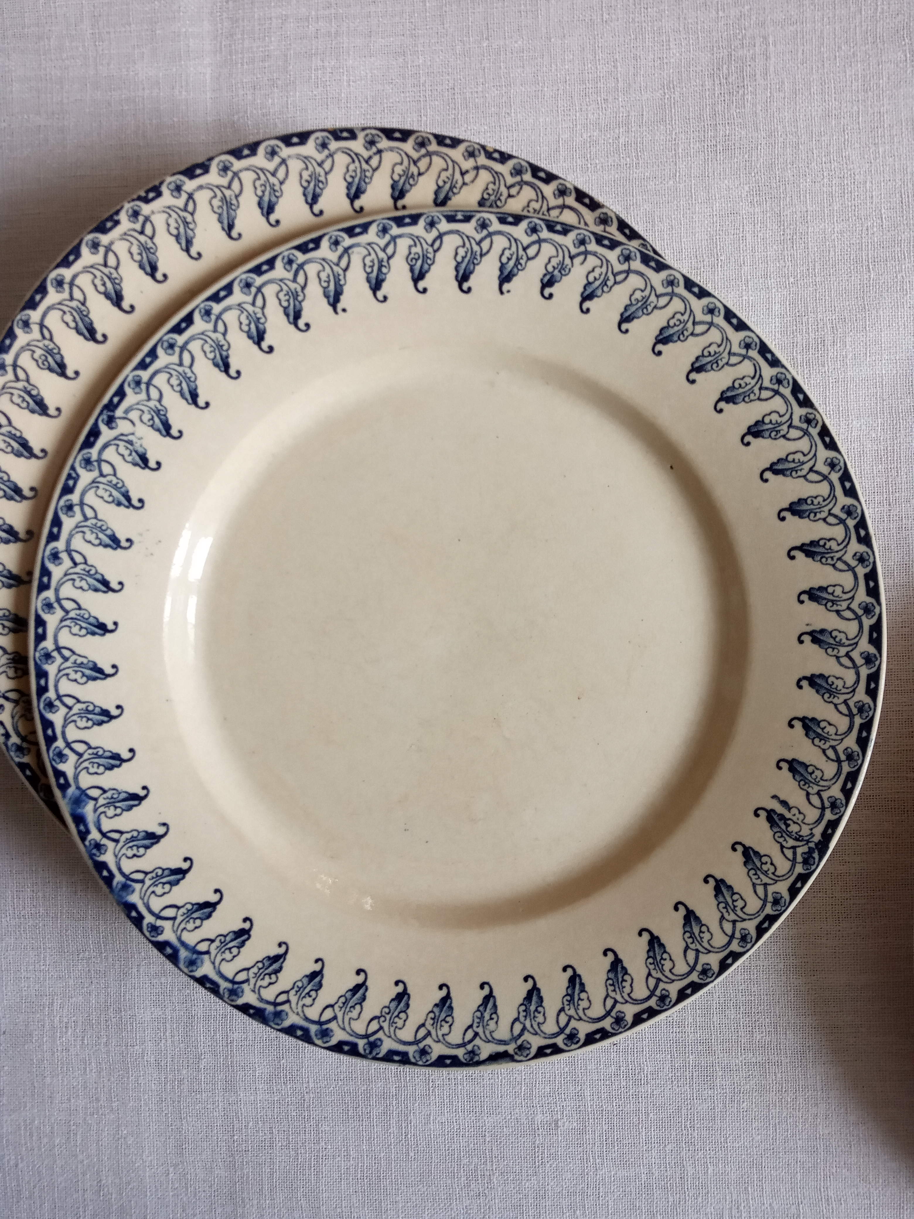 3 old flat plates, Gien, Vezelay blue décor