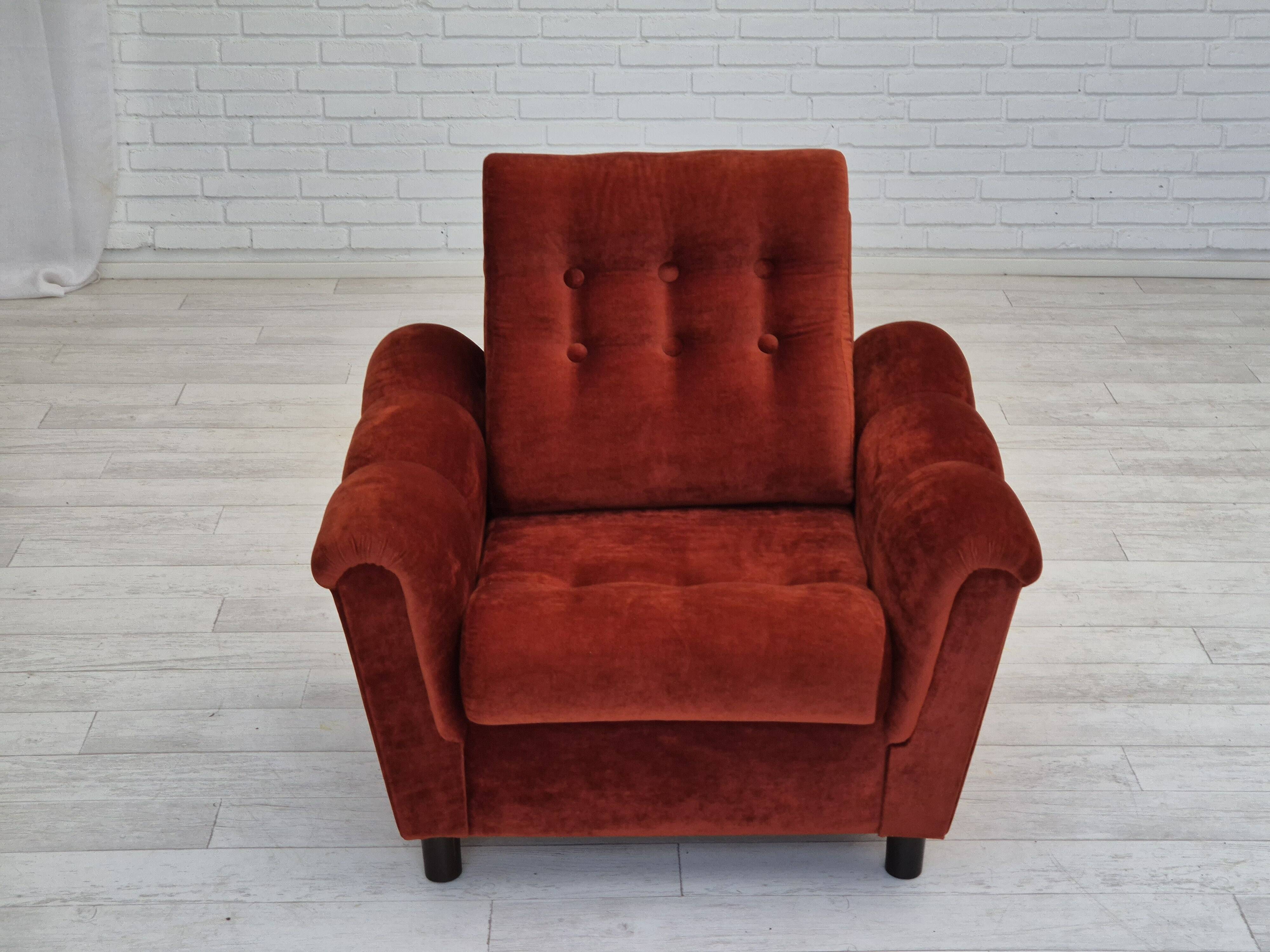 Années 1980, fauteuil relax danois meuble en velours marron/rouge.
