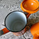 Lot de cafetières émaillées oranges vintage