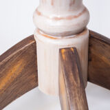 Bistro-style round table in rose solid oak and natural wood