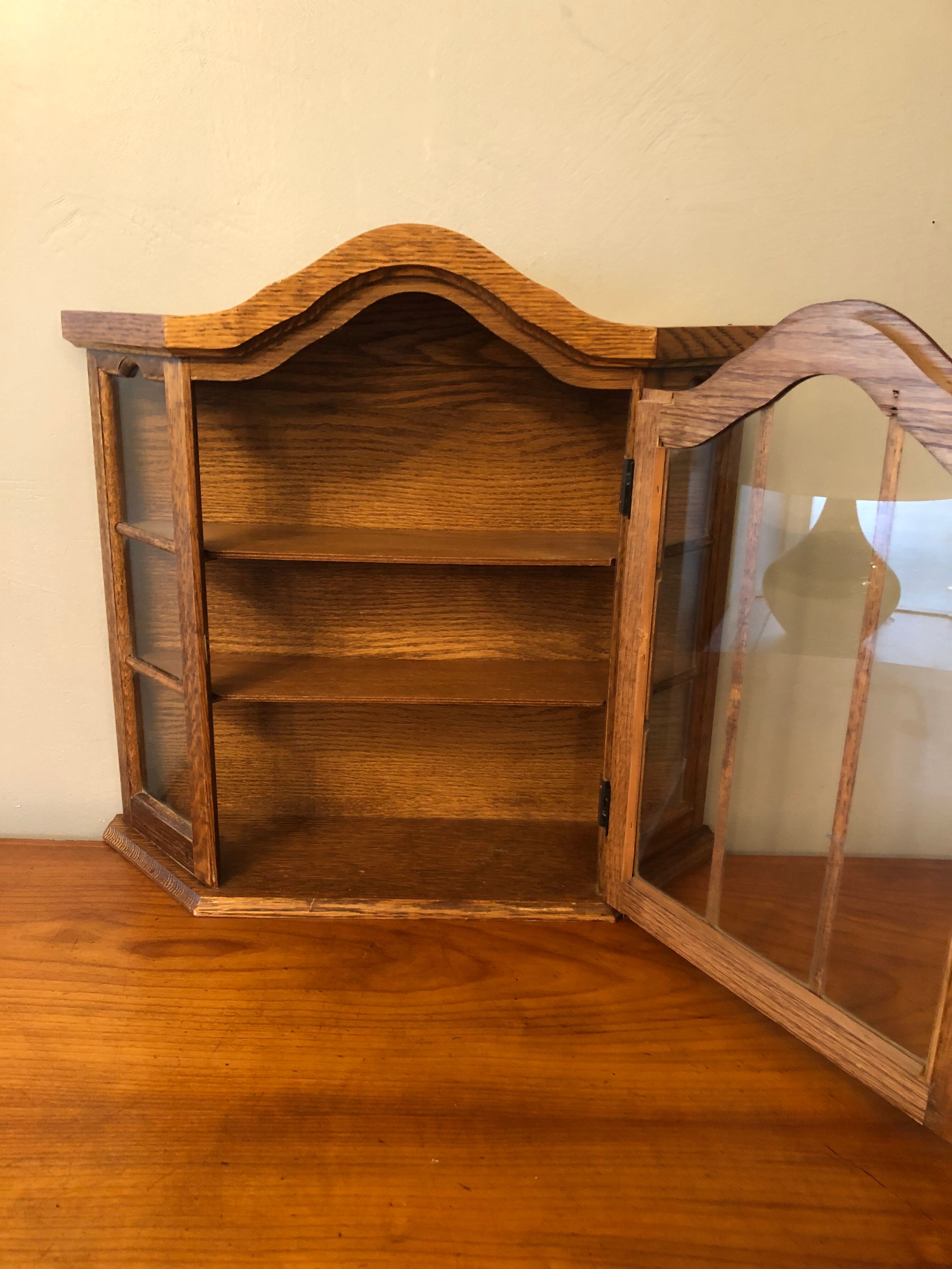 Display case to be installed or hung