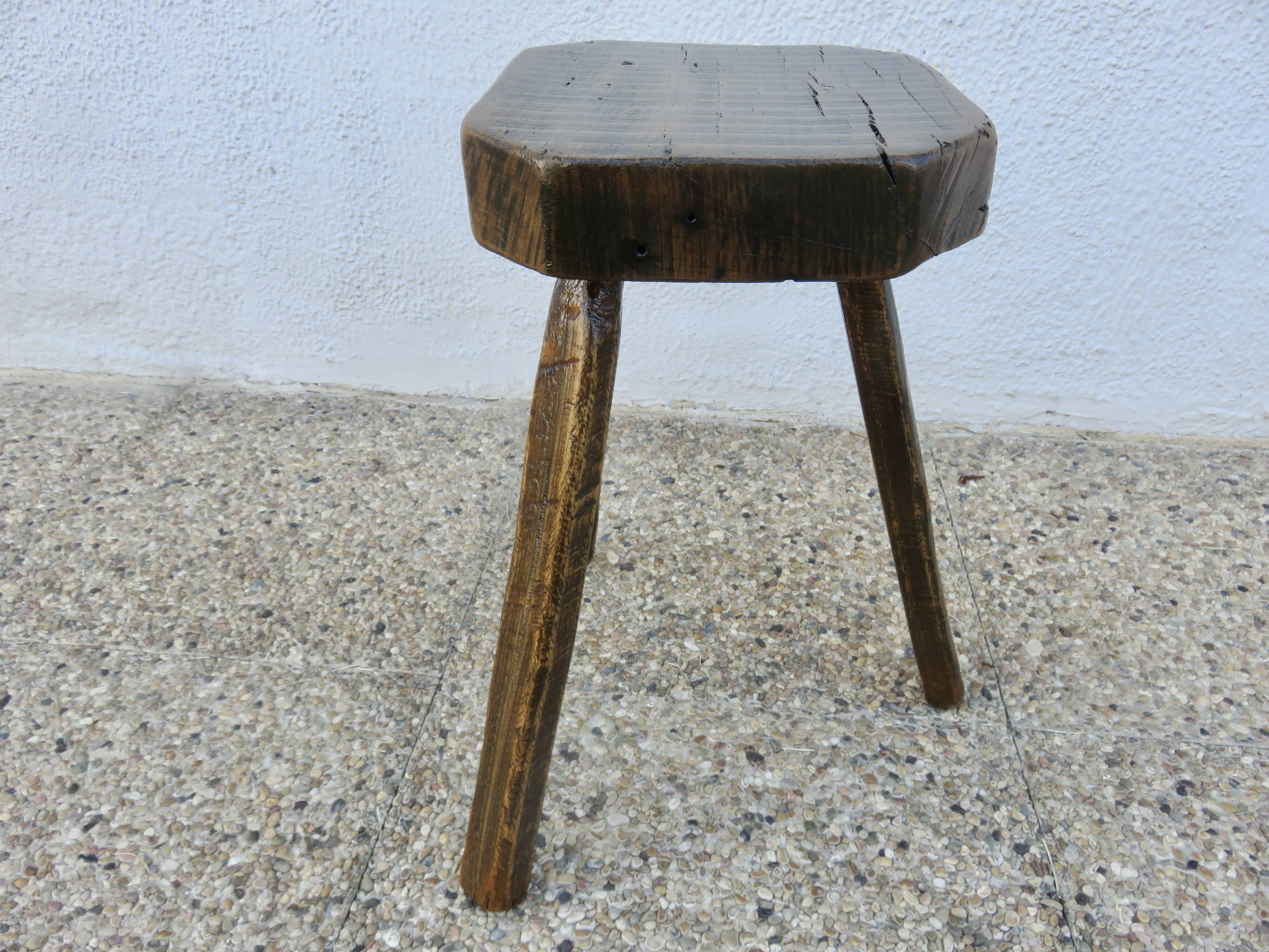 Tabouret de ferme tripode, assise hexagonale, bois massif, années 50-60