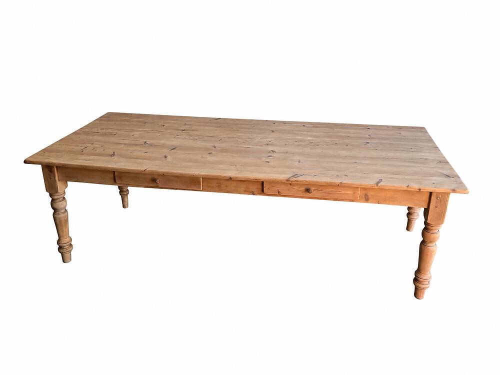 Table en sapin massif, pieds tournés