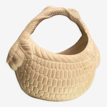 Basket tray-pouch in porcelain biscuit