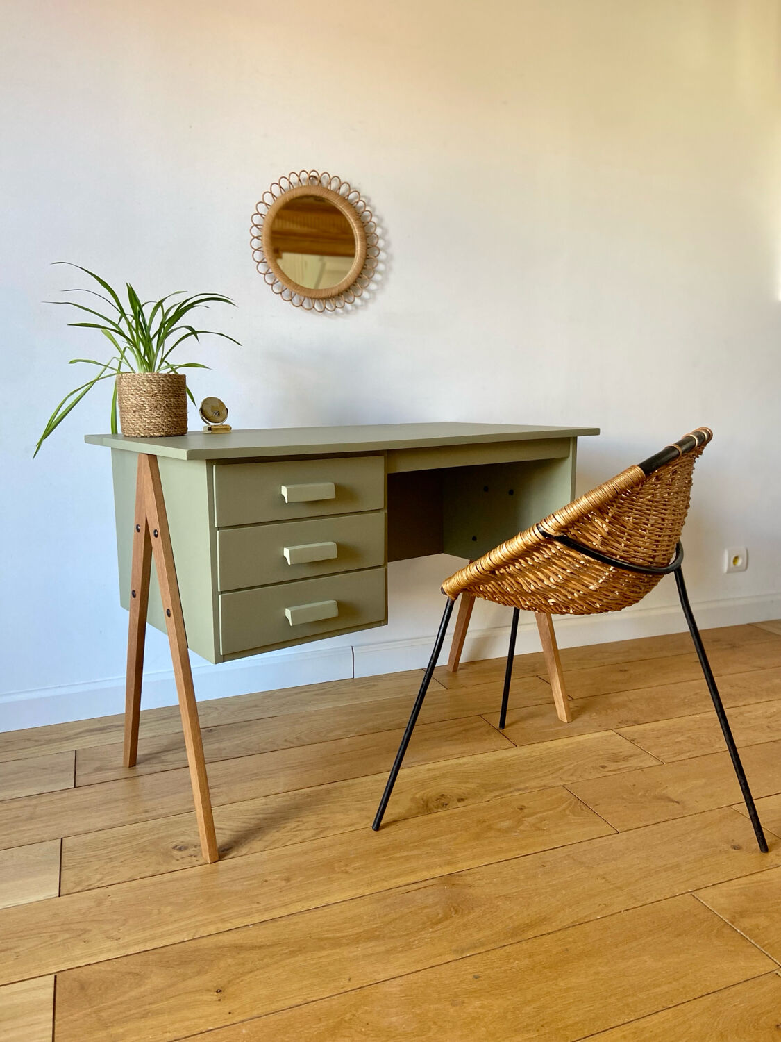 Restored Scandinavian teak desk - Tapered legs