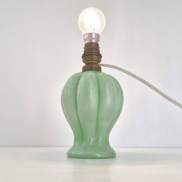 Lampe de table de chevet vintage 1950 en verre opalin irise vert 50s 1950s