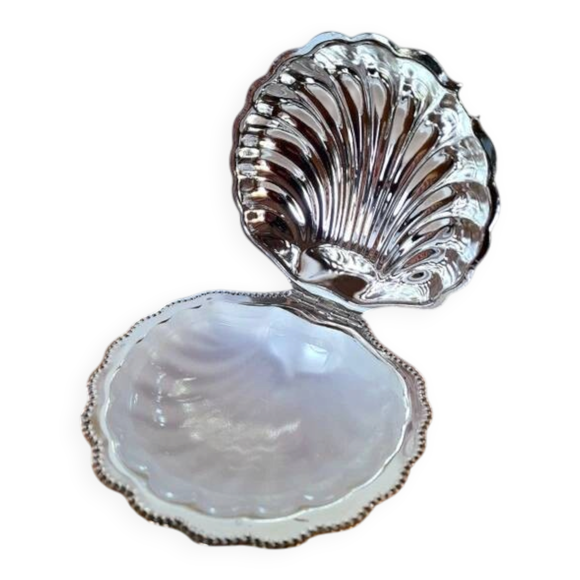 Shell-shaped butter dish in stainless steel
