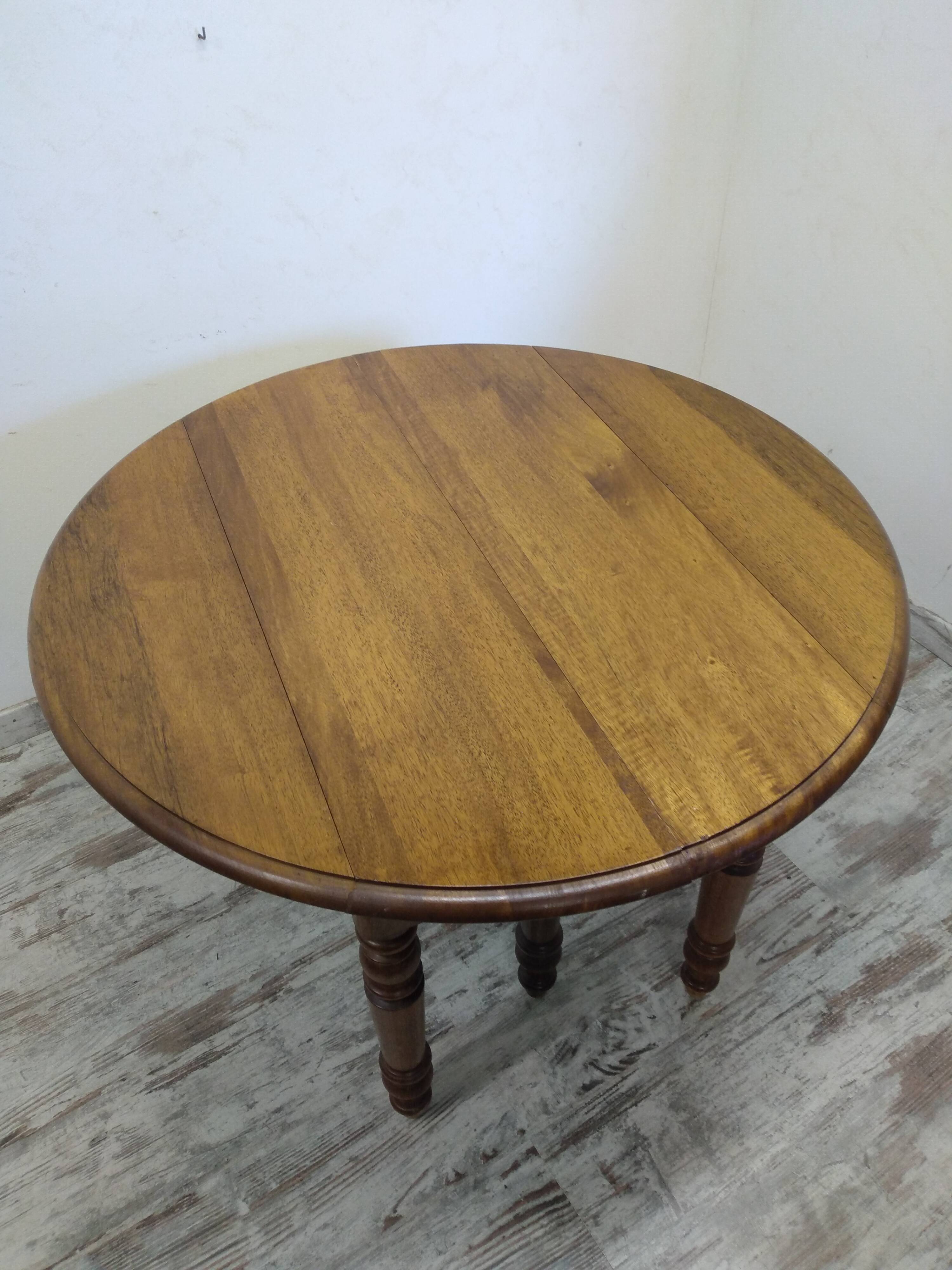 Old Flap farmhouse table with extensions