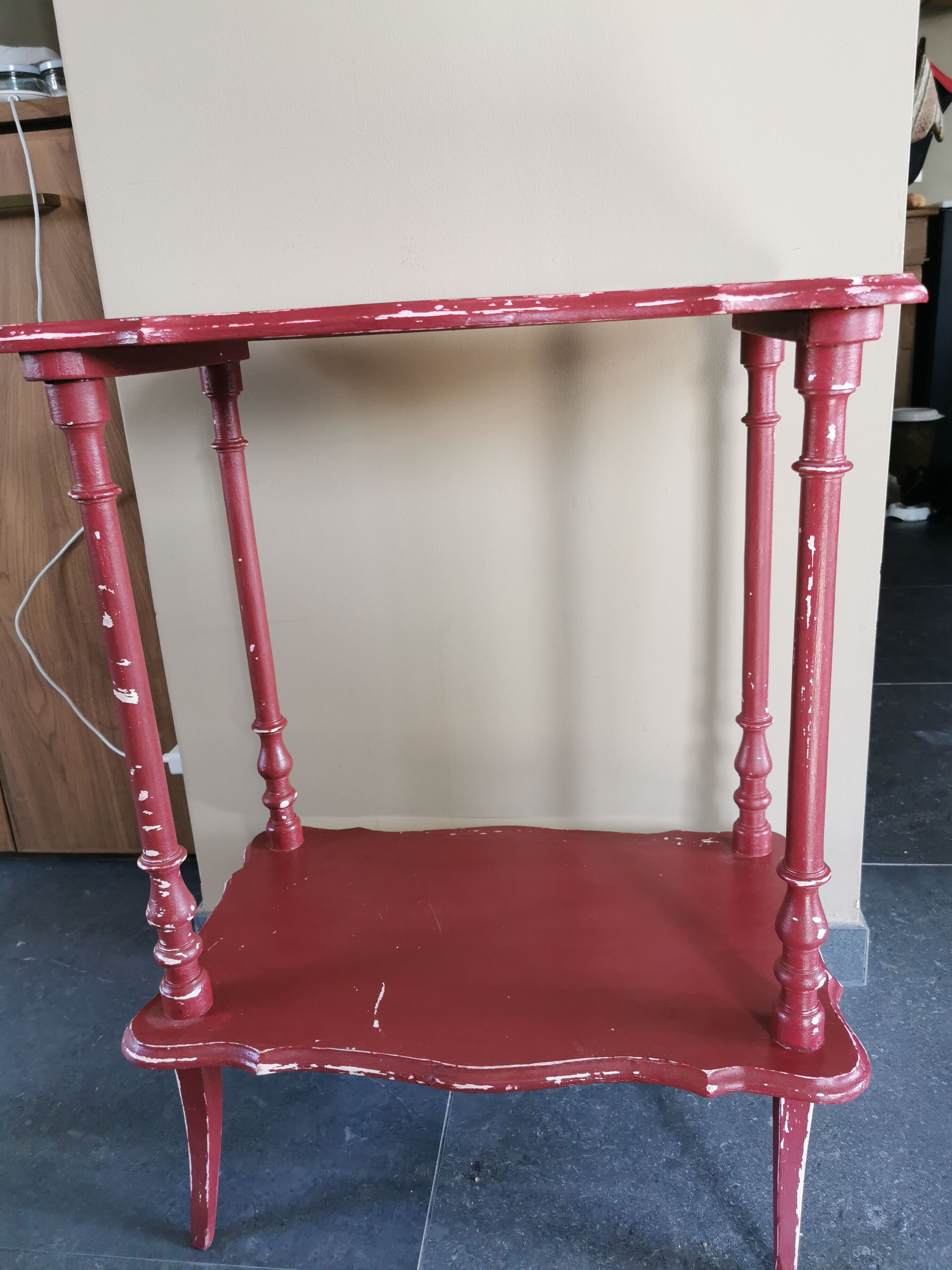 Guéridon old Basque red patina