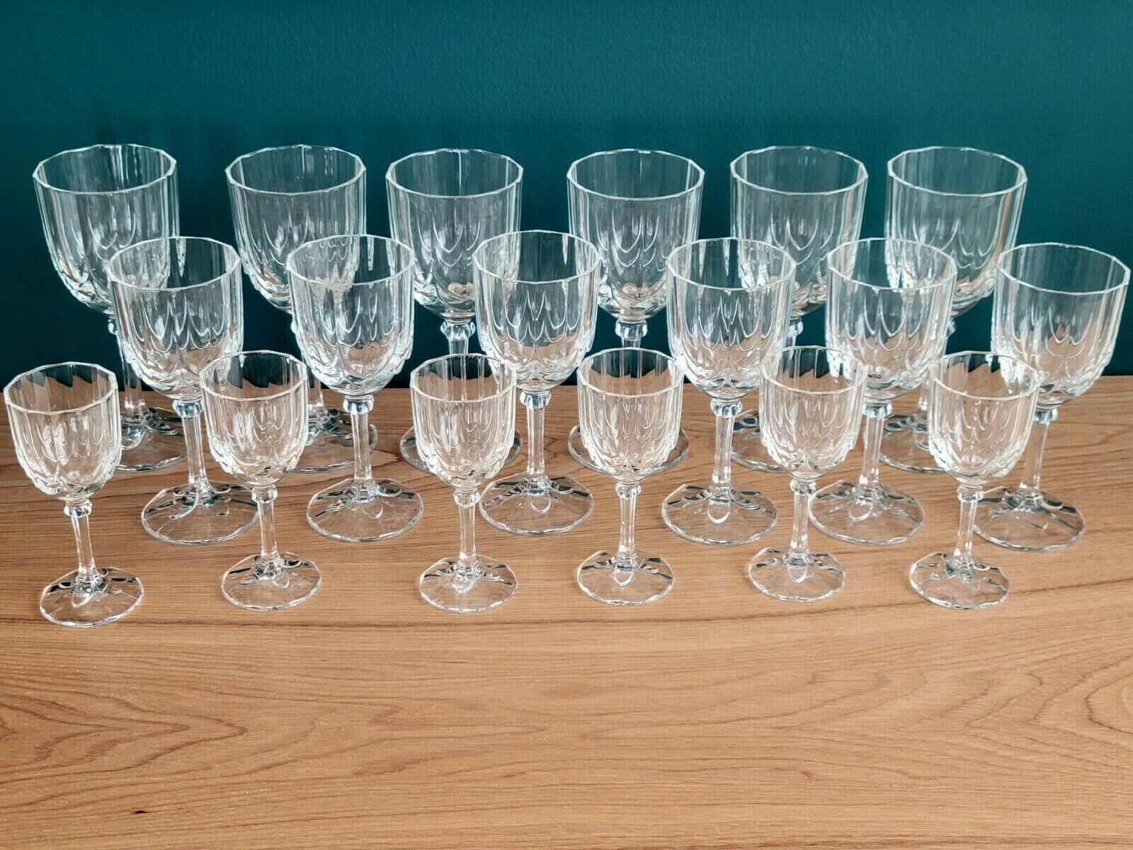 18 art deco walking glasses: service for 6 people (water, wine, liqueur)