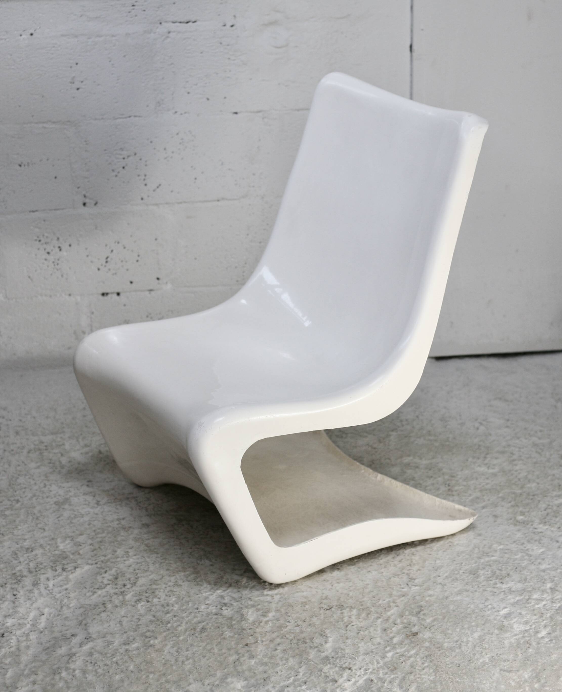 "Space age" armchair. Fiberglass. White lacquered. circa 1970