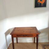 Spindle legs desk