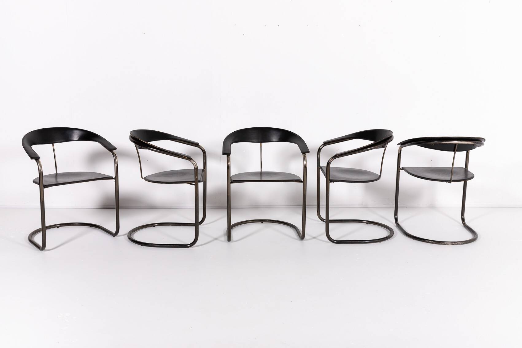 Chaises vintage italiennes en cuir noir « Canasta » d'Arrben, années 1980
