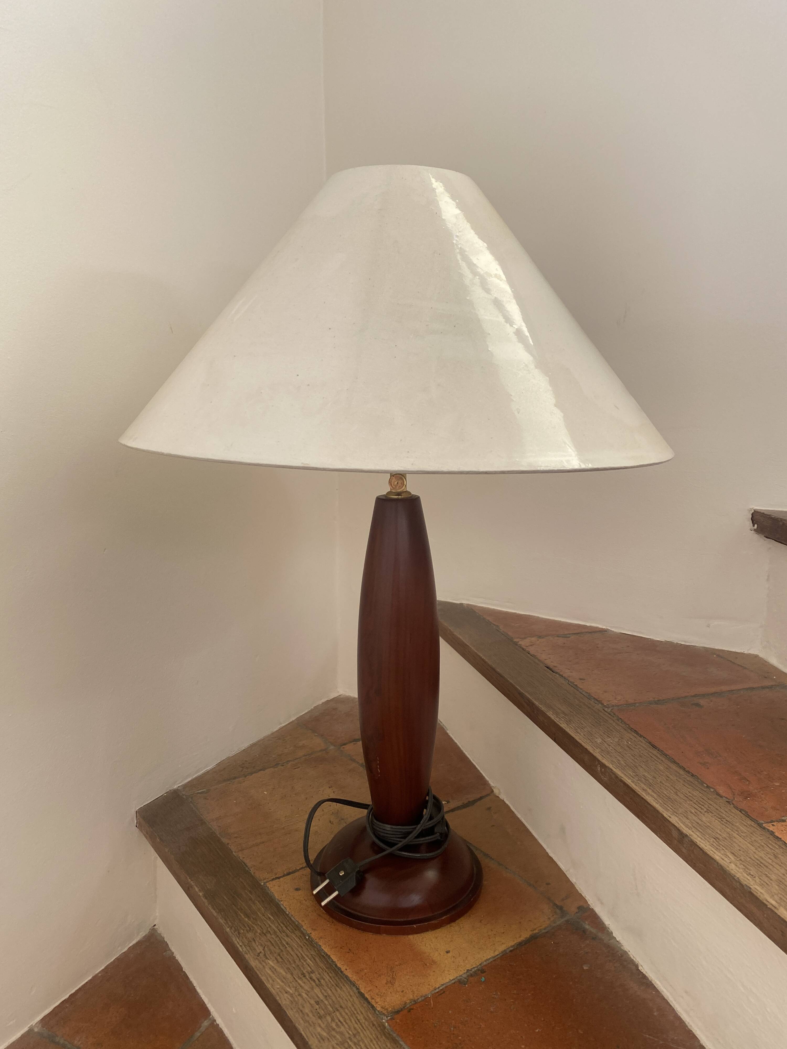 Pied de lampe en teck