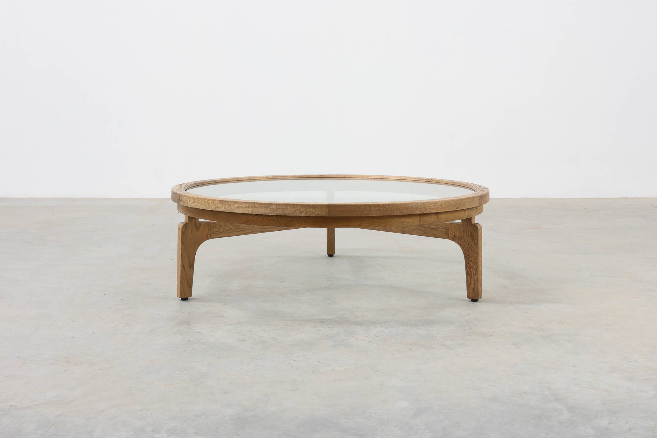 Table moderne en bois de cèdre et verre, Italie fin du 20e siècle