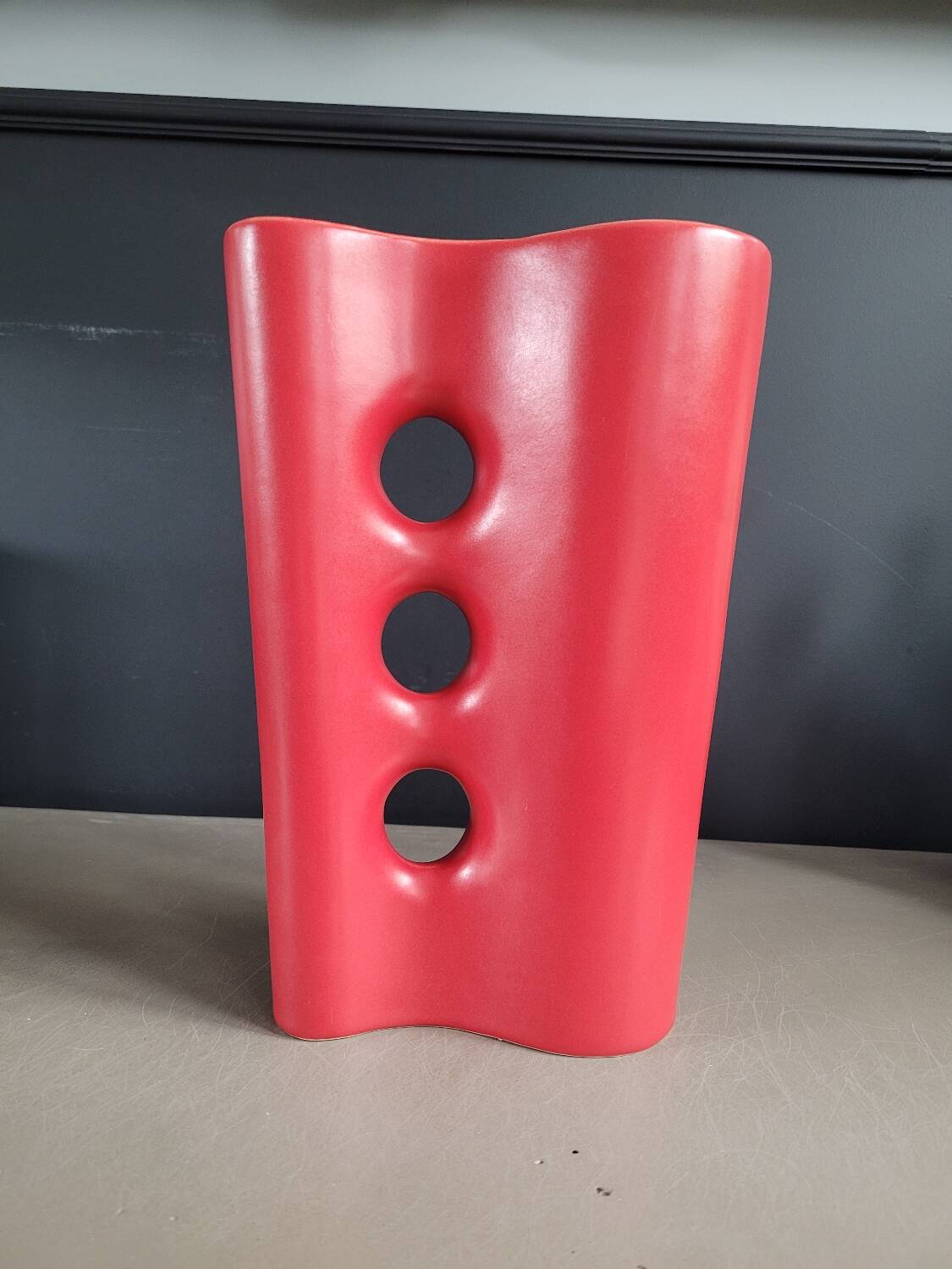 Vase en céramique rouge mat, 1960