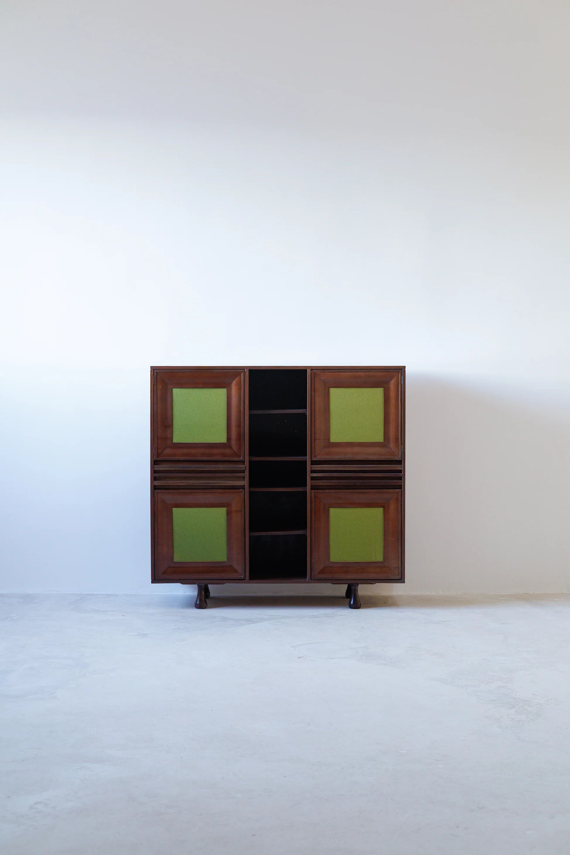 Angelo Cabinet en acajou, Mangiarotti pour Sorgente dei Mobili, Italie, années 1960