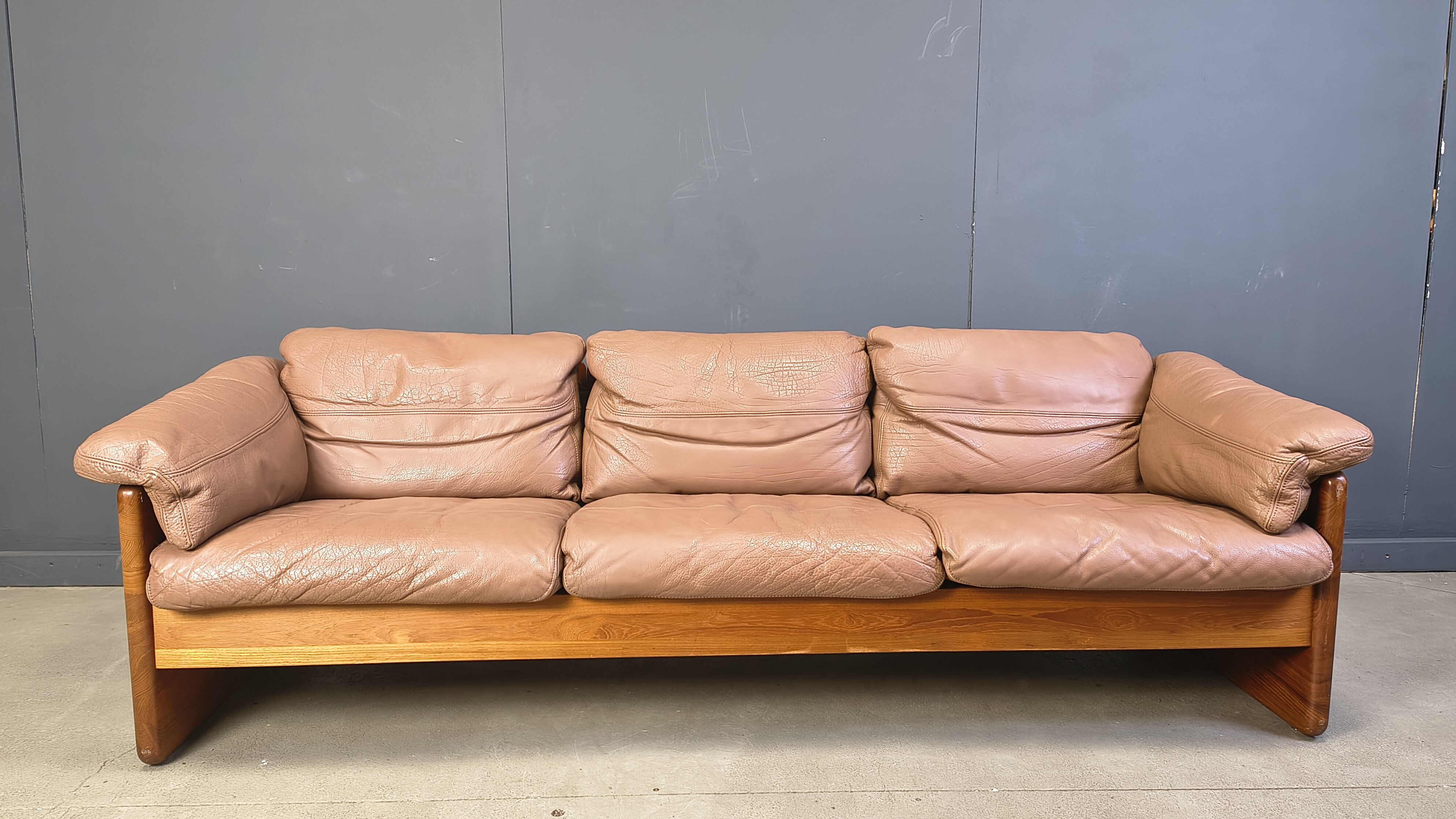 Canapé 3 places en cuir danois et teck par Mikael Laursen, années 1970.